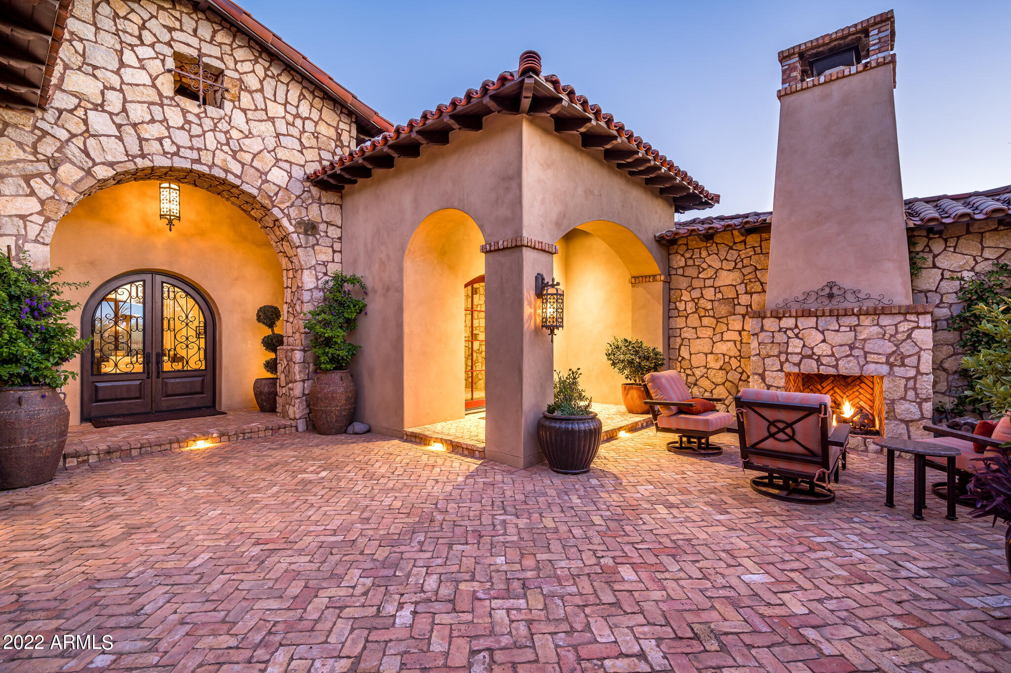 WHISPER ROCK - Residential