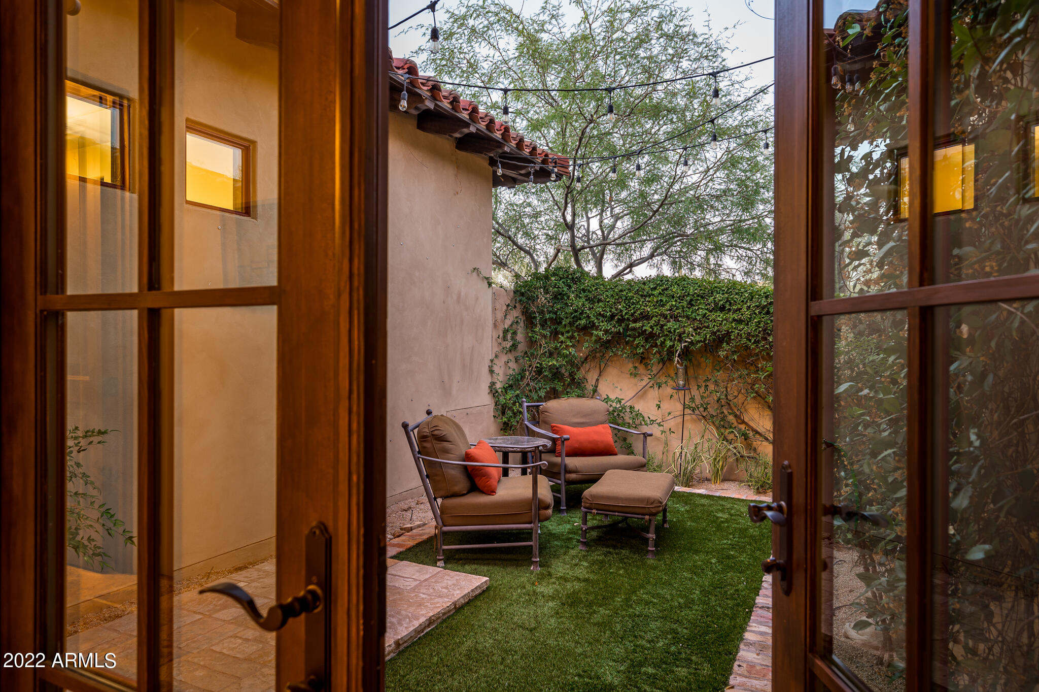 WHISPER ROCK - Residential
