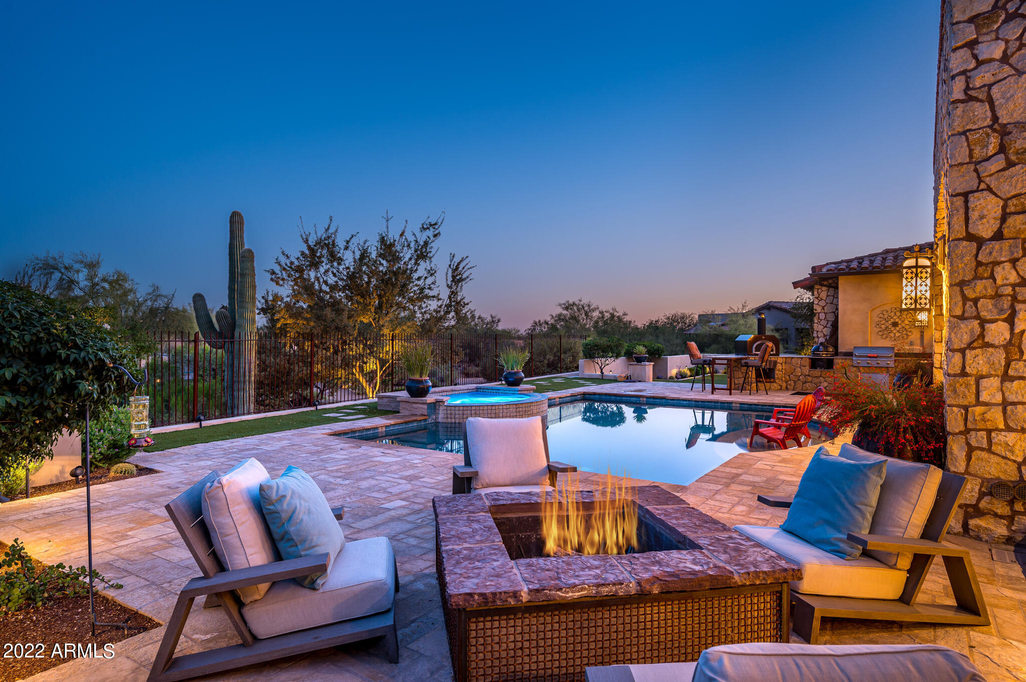 WHISPER ROCK - Residential