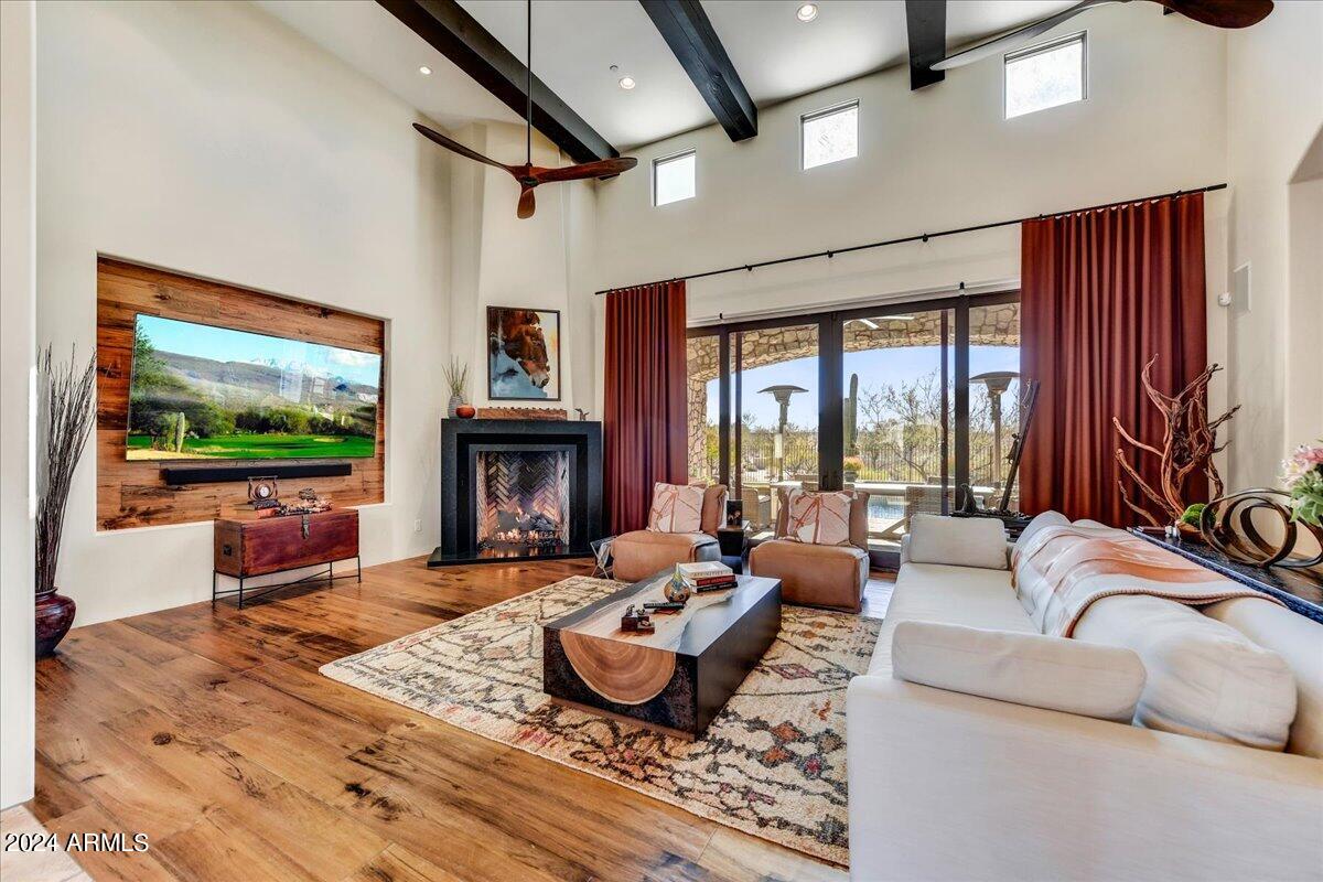 WHISPER ROCK - Residential