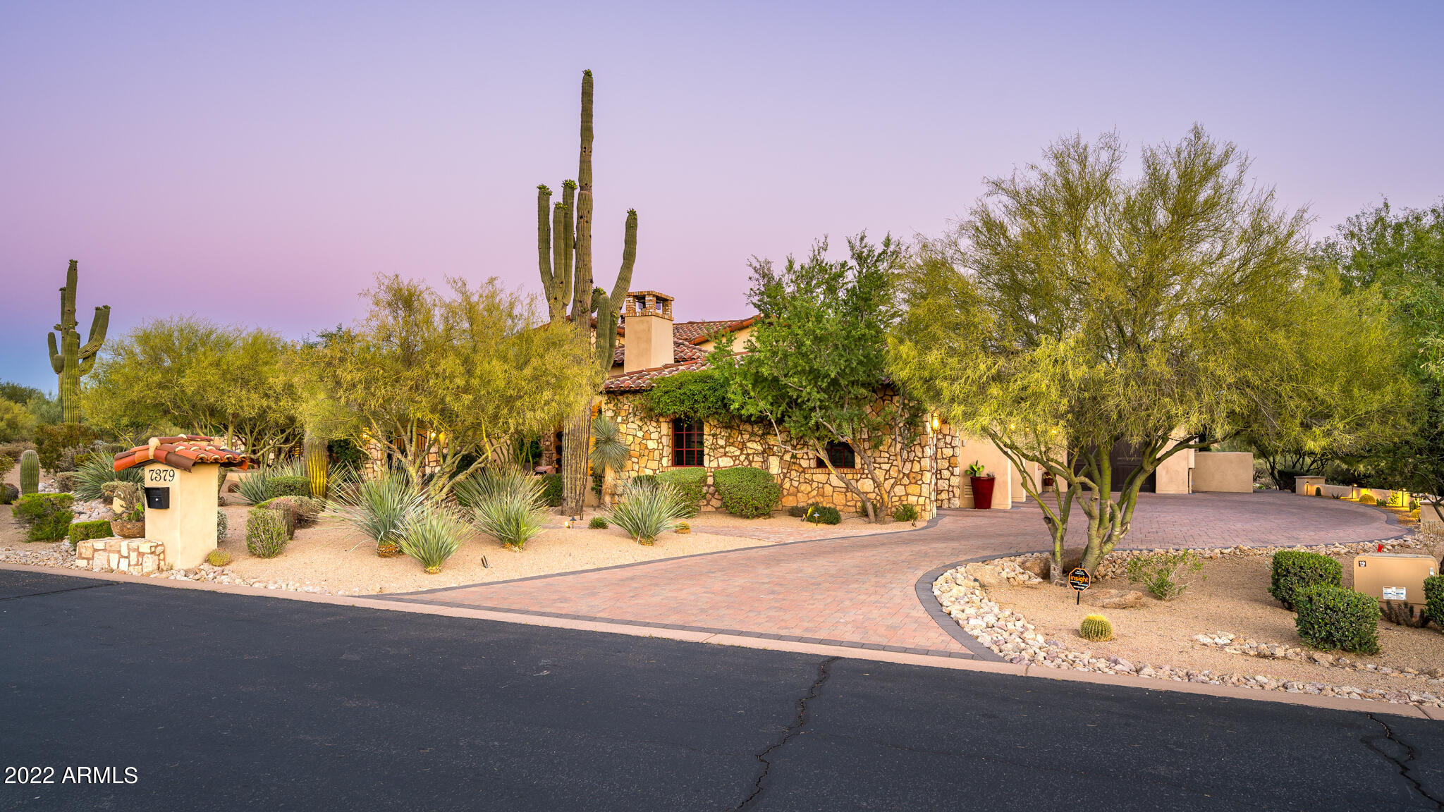WHISPER ROCK - Residential