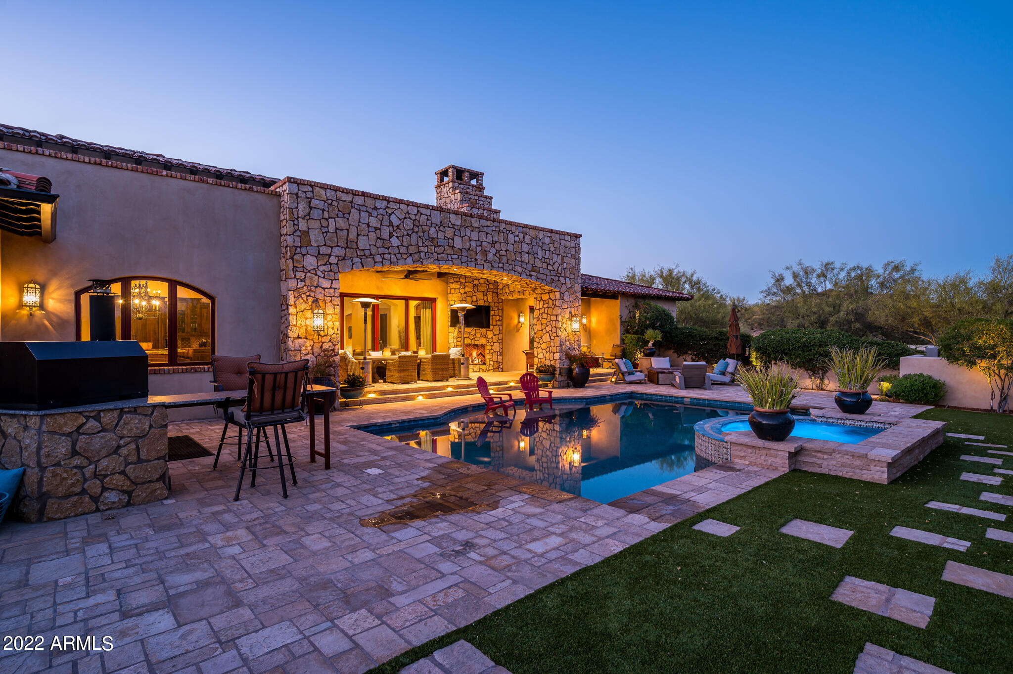 WHISPER ROCK - Residential