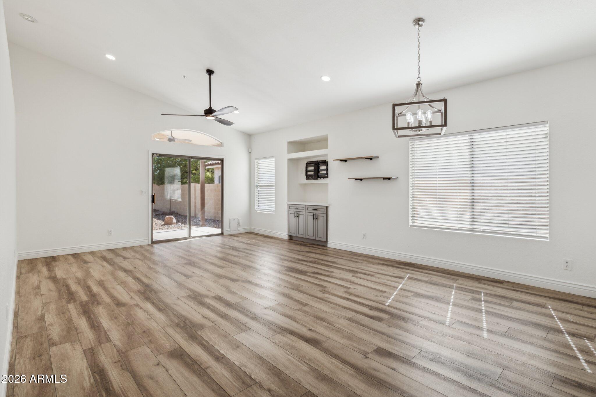 SCOTTSDALE SQUARE - Residential