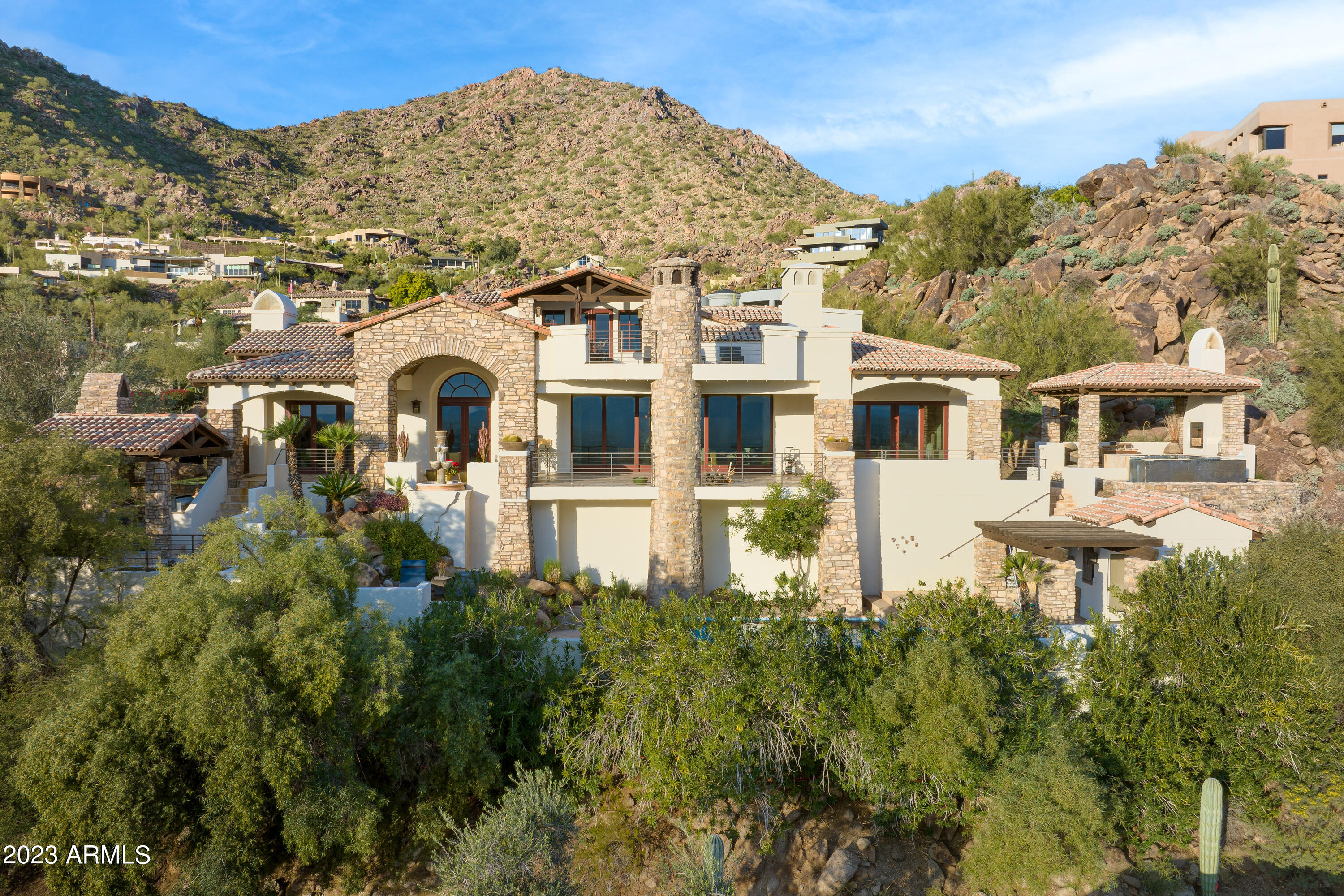 ROLLING HILLS - Residential