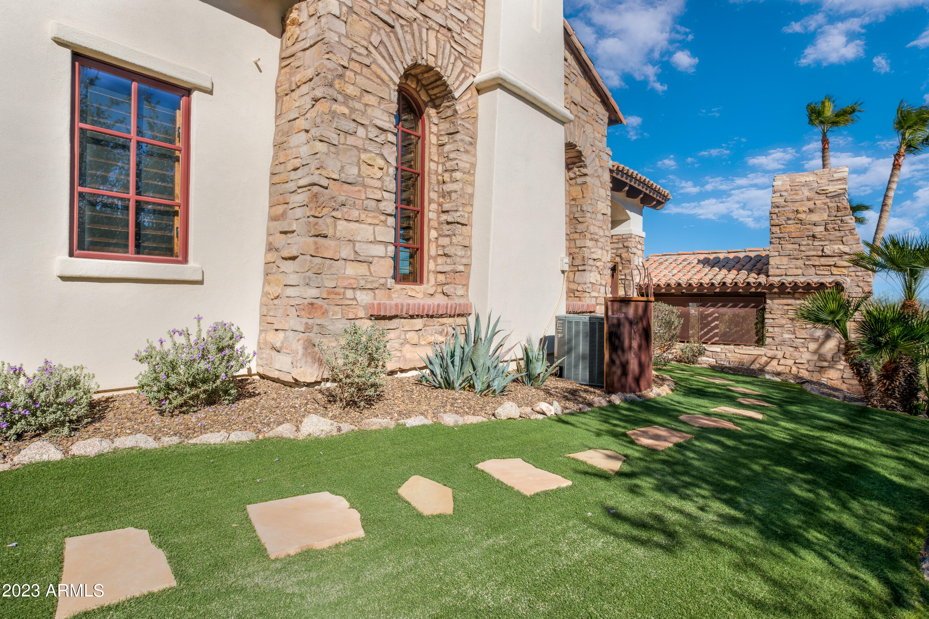 ROLLING HILLS - Residential