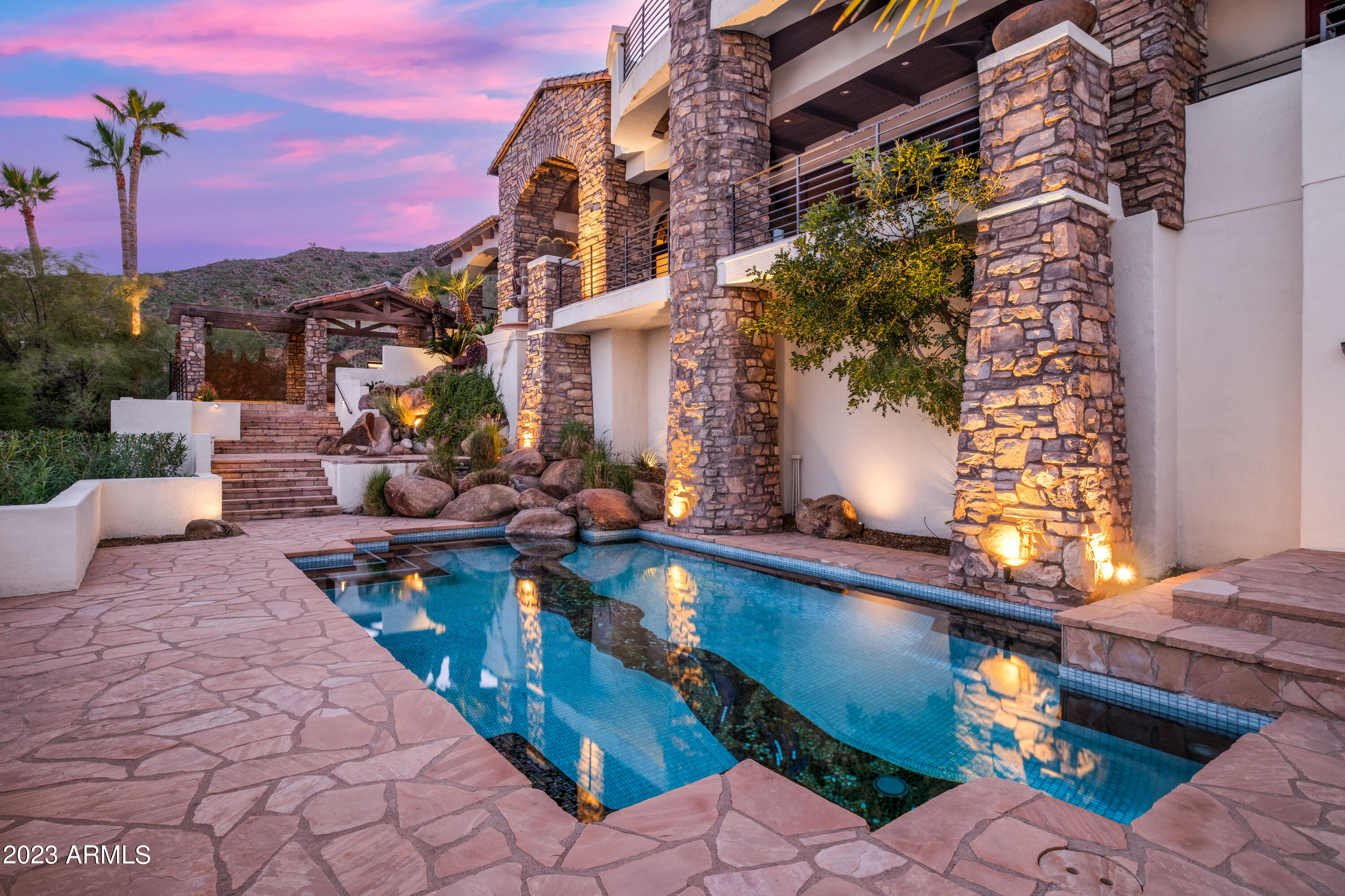 ROLLING HILLS - Residential