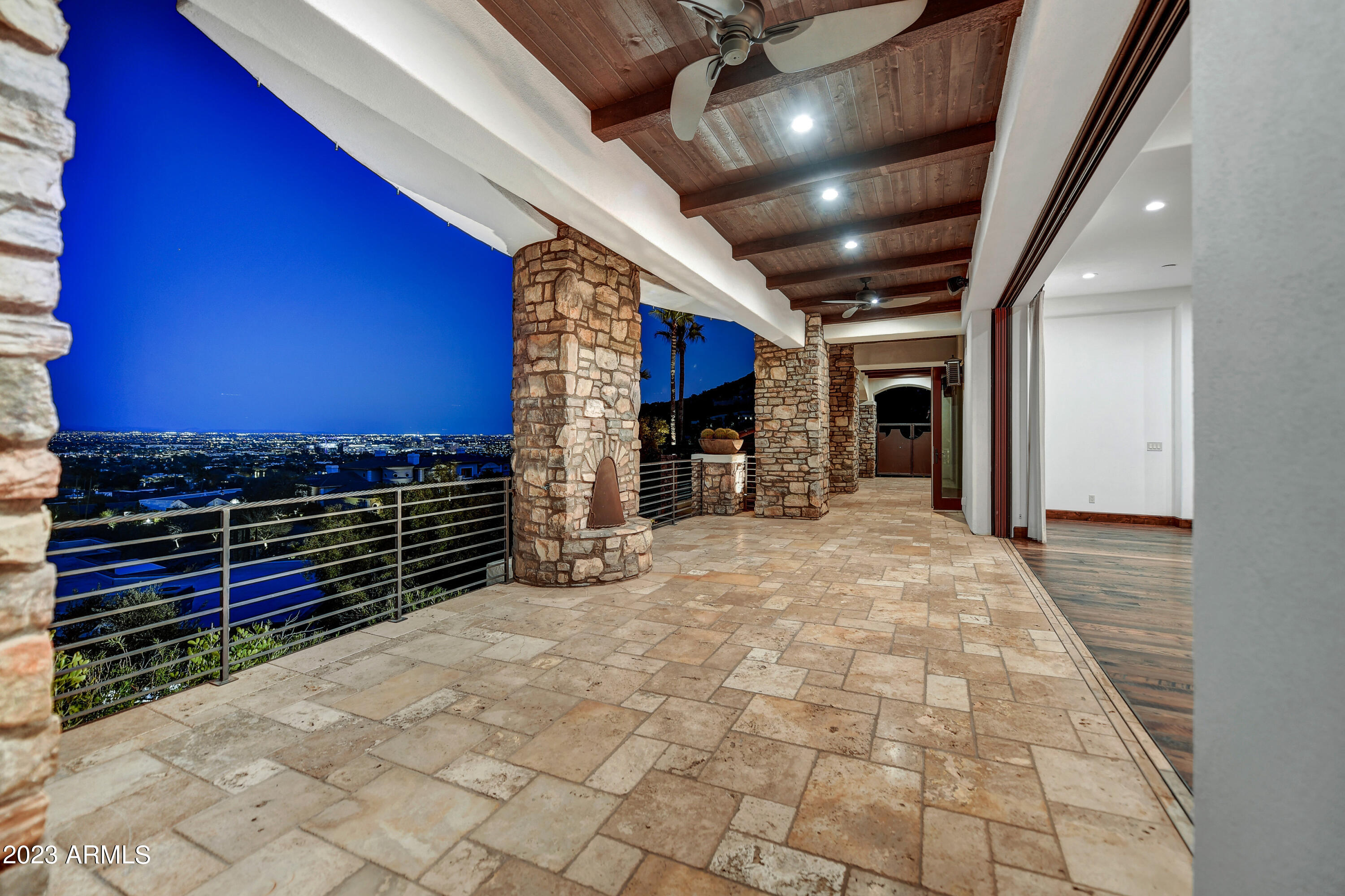 ROLLING HILLS - Residential
