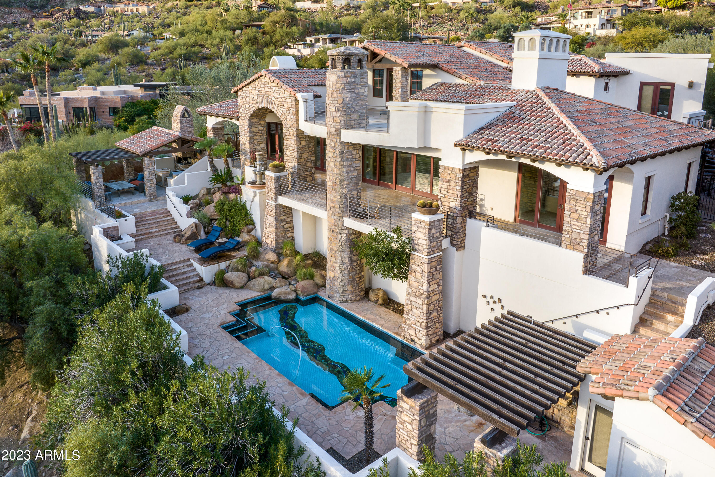 ROLLING HILLS - Residential