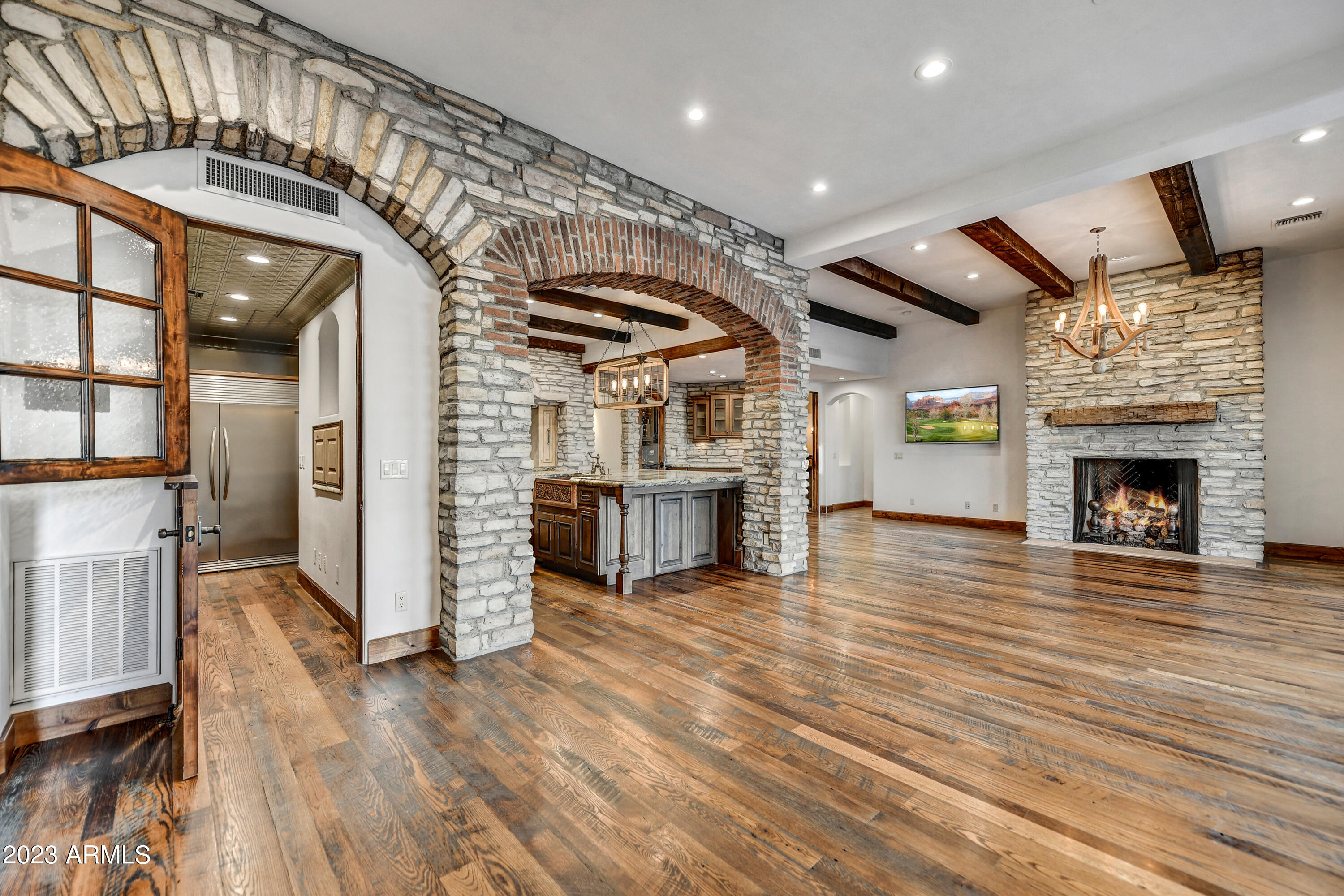 ROLLING HILLS - Residential