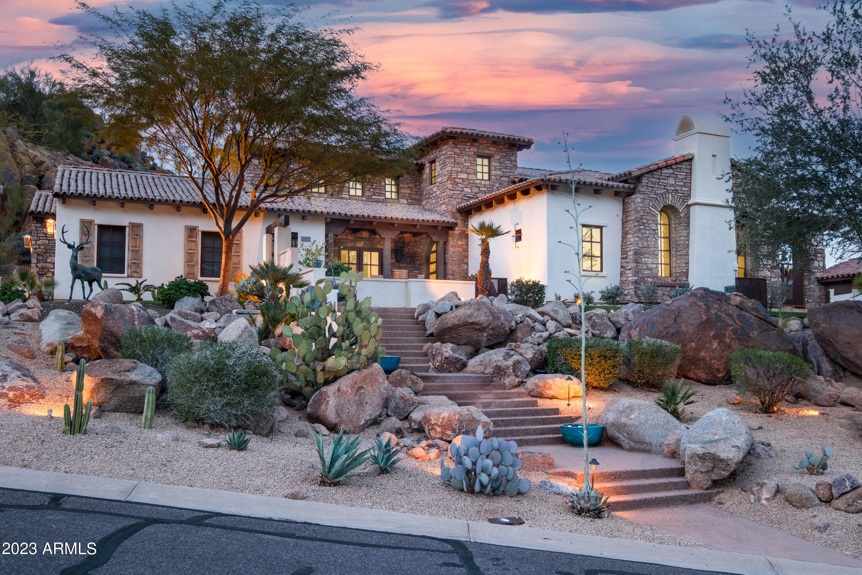 ROLLING HILLS - Residential