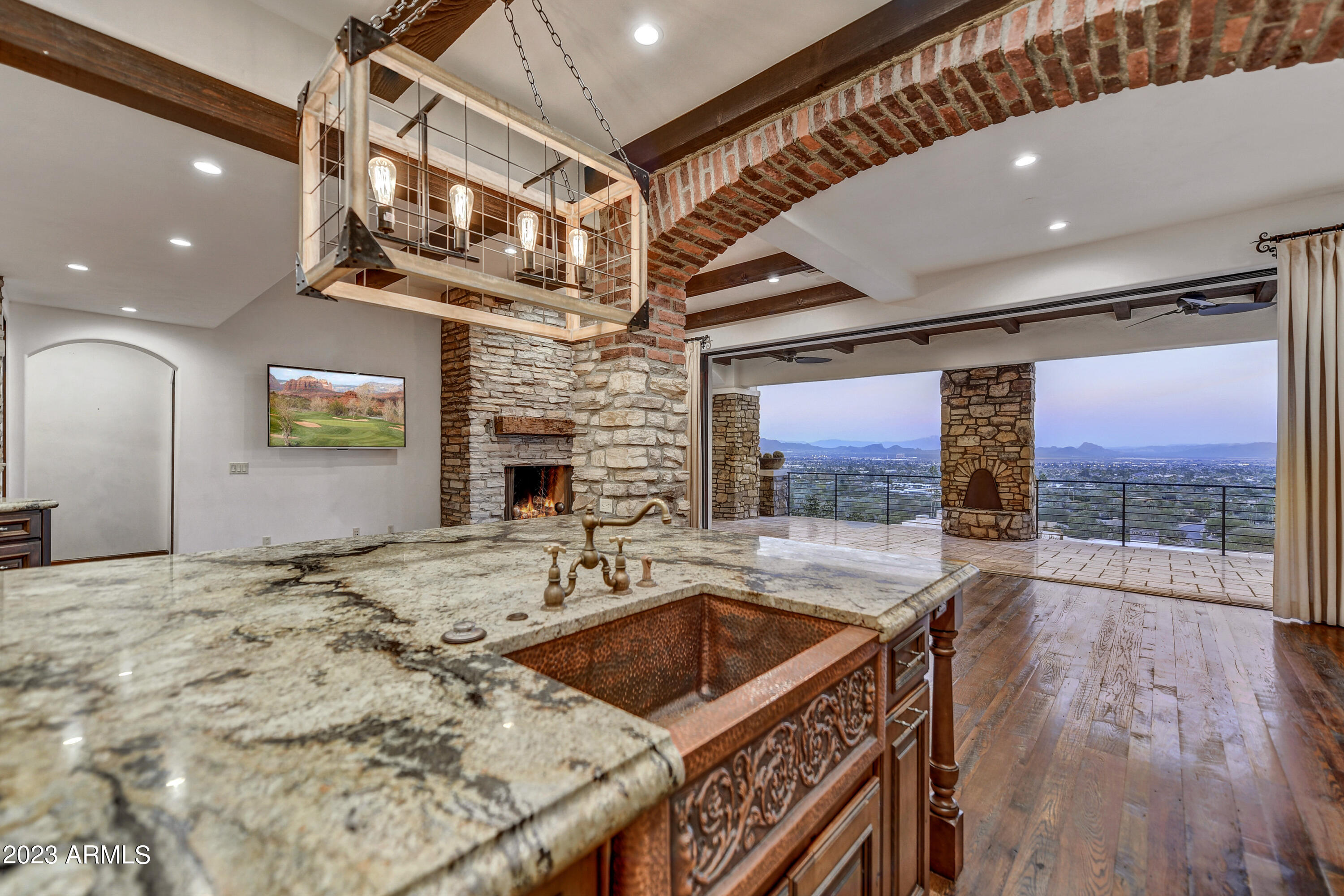 ROLLING HILLS - Residential