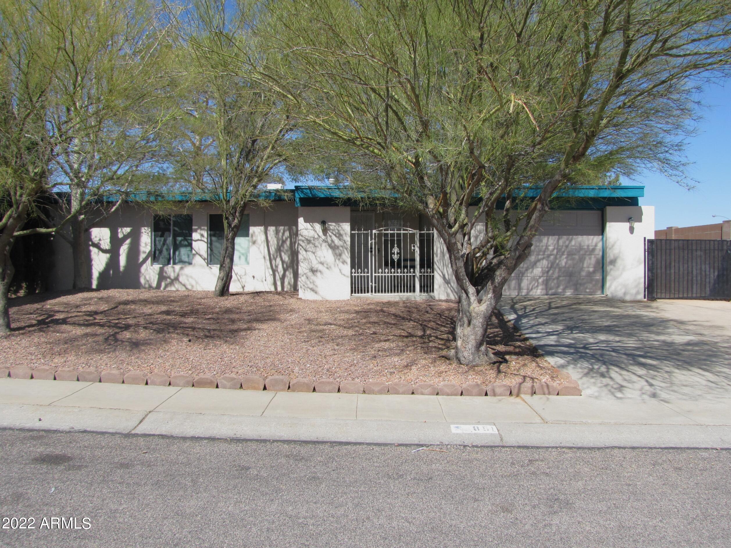 This well maintained, 4BR/2BA/1CG, 1491 sq.ft. rental in Sierra Vista, AZ is minutes from Ft. Huachuca, shopping and schools. The home includes two living areas, a wood burning fireplace, central A/C and a storage shed in the backyard.  Call today.