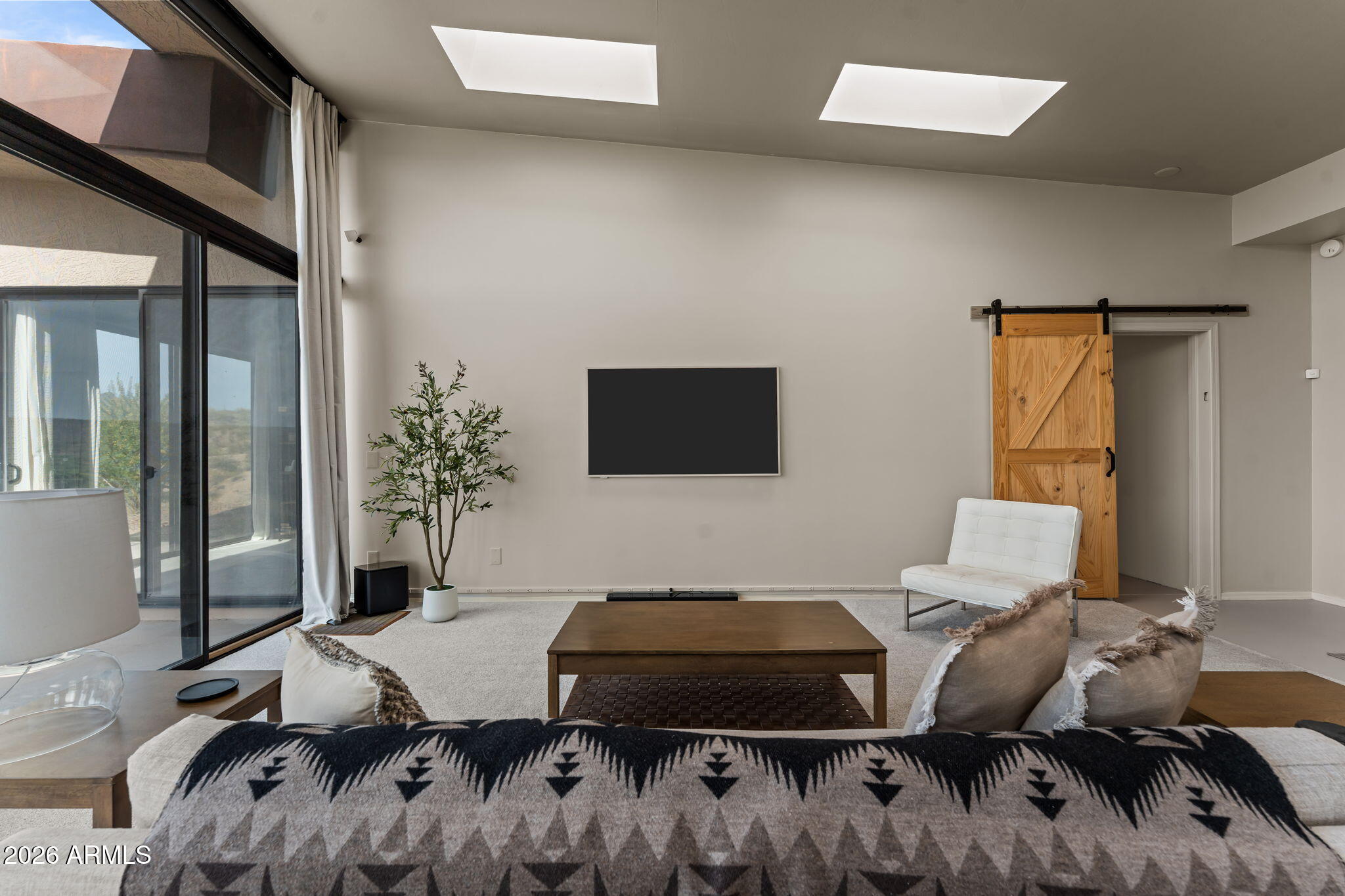 Hilltop Penthouse - Residential