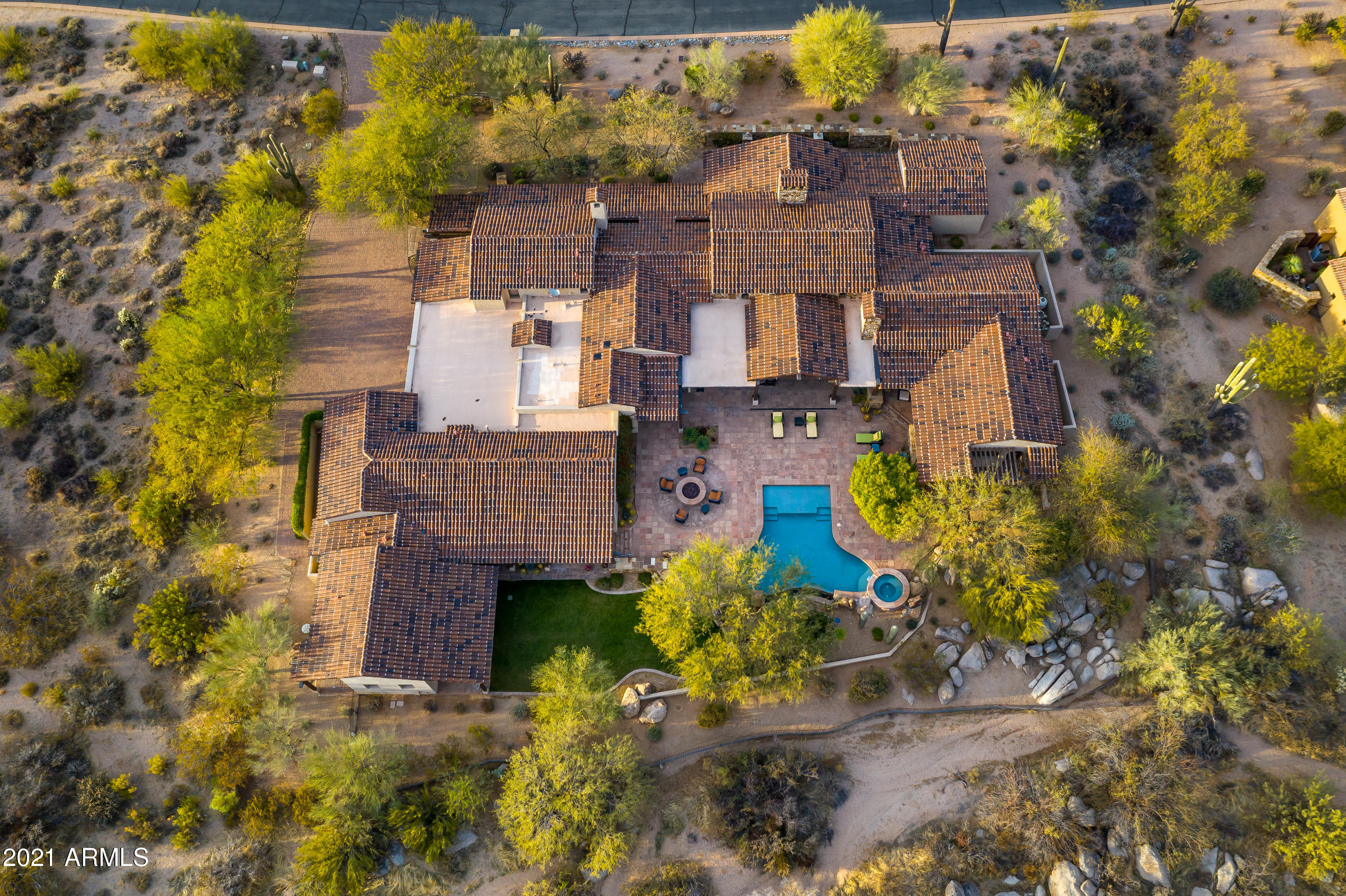 WHISPER ROCK UNIT 2 - Residential