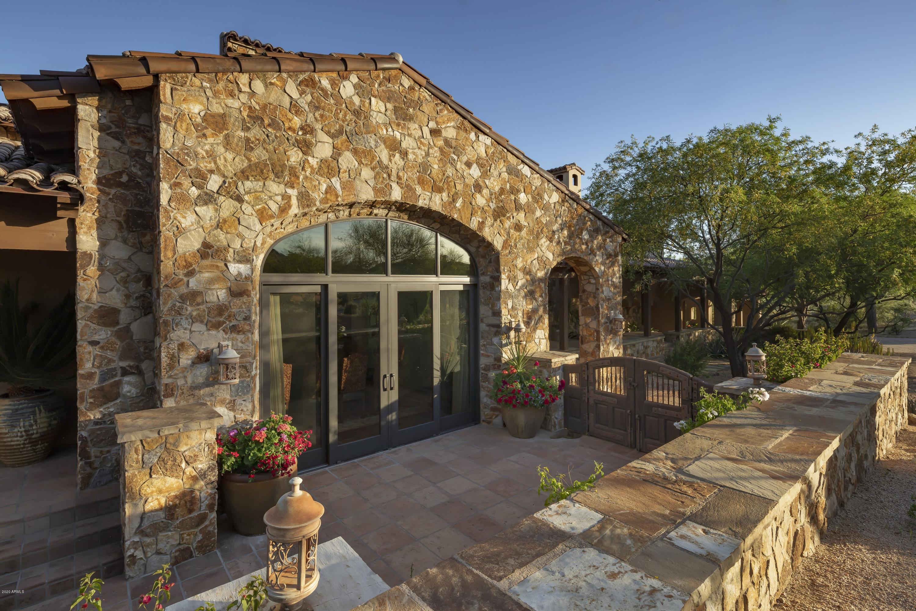 WHISPER ROCK UNIT 2 - Residential