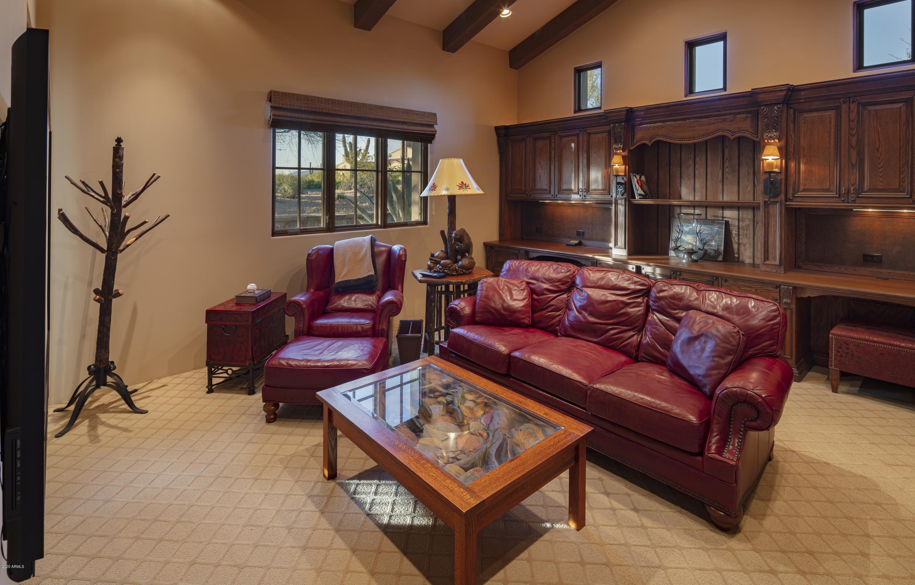 WHISPER ROCK UNIT 2 - Residential