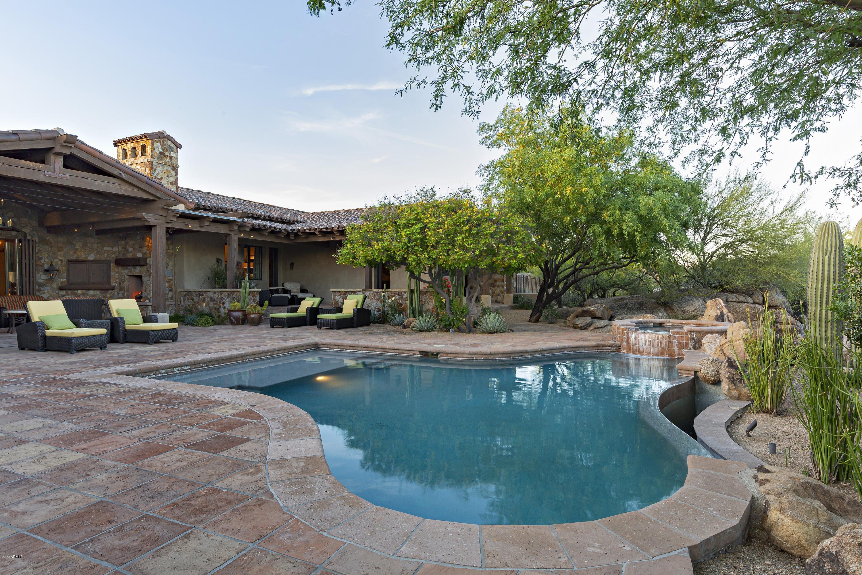 WHISPER ROCK UNIT 2 - Residential