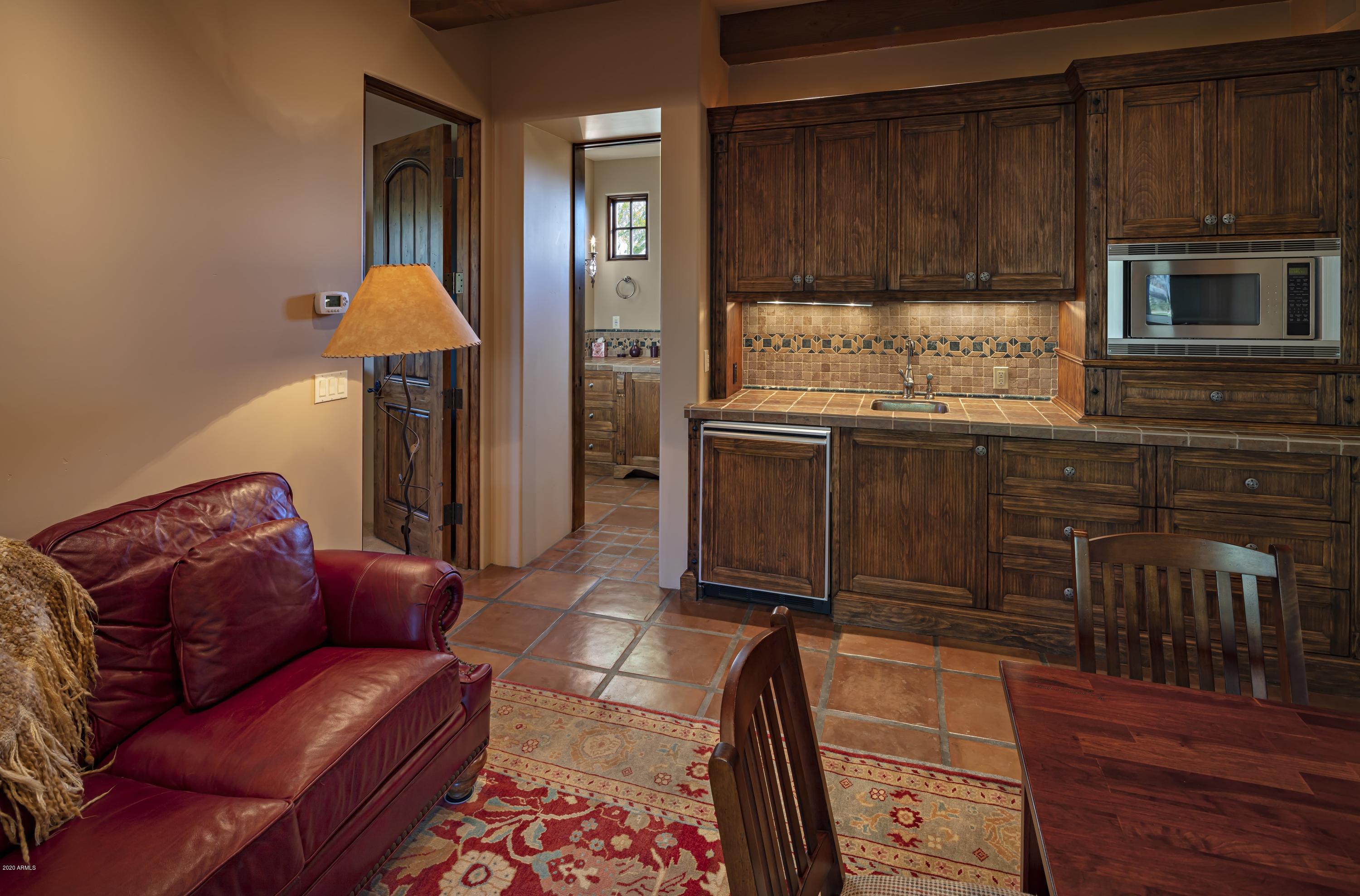 WHISPER ROCK UNIT 2 - Residential