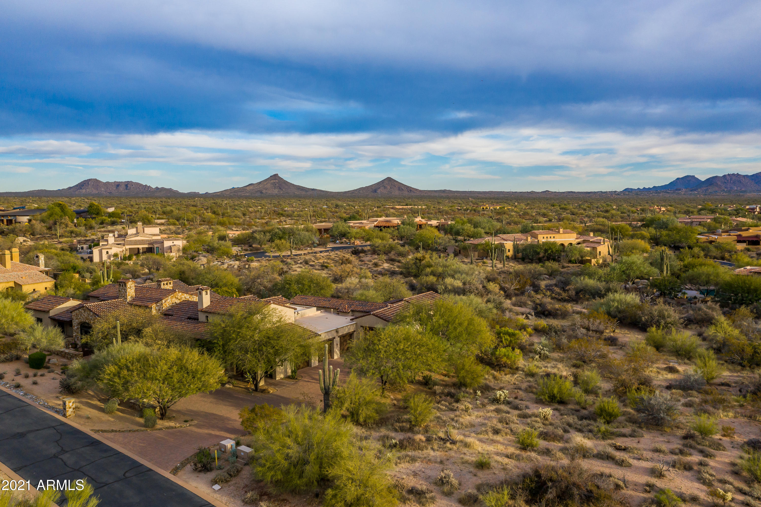 WHISPER ROCK UNIT 2 - Residential