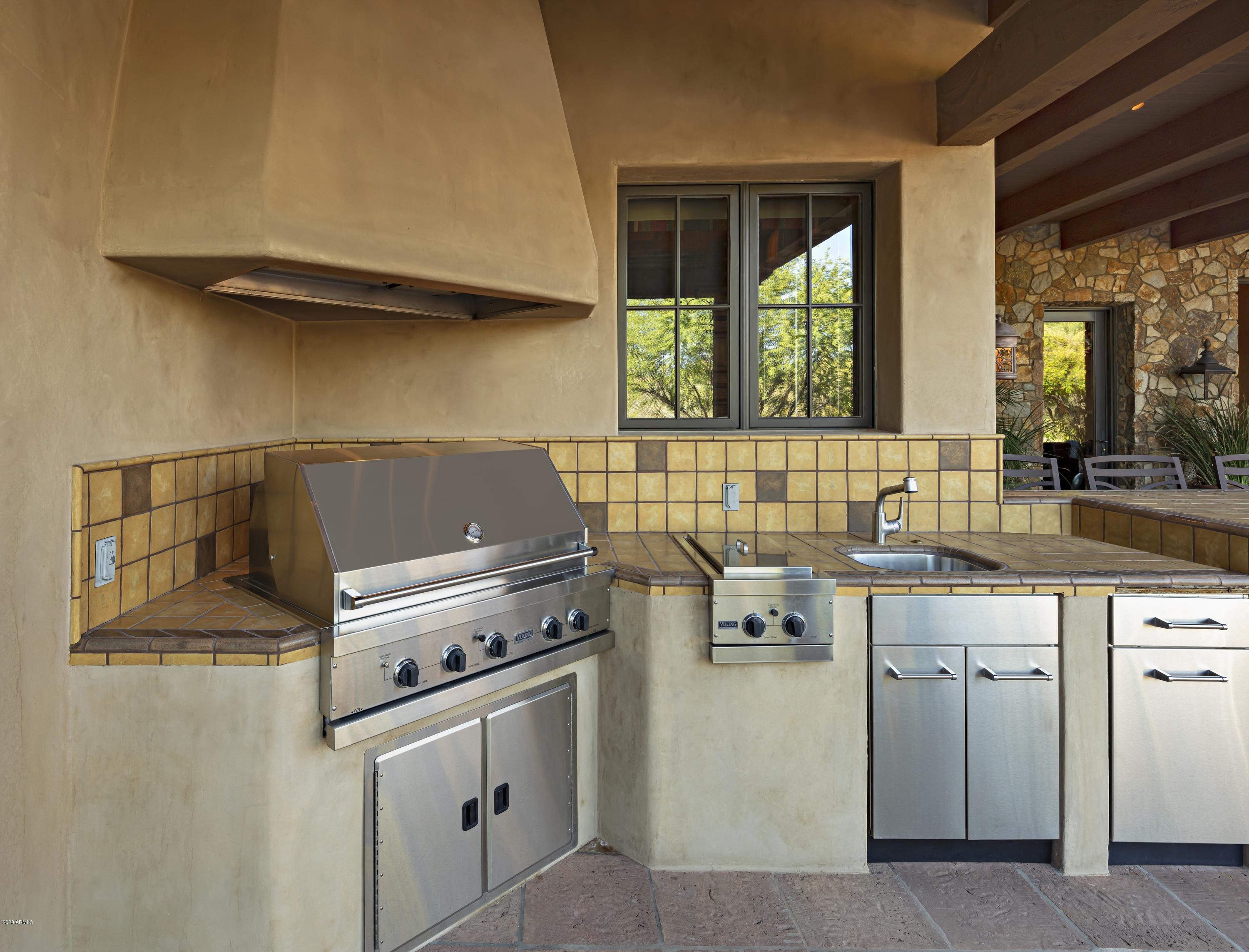 WHISPER ROCK UNIT 2 - Residential