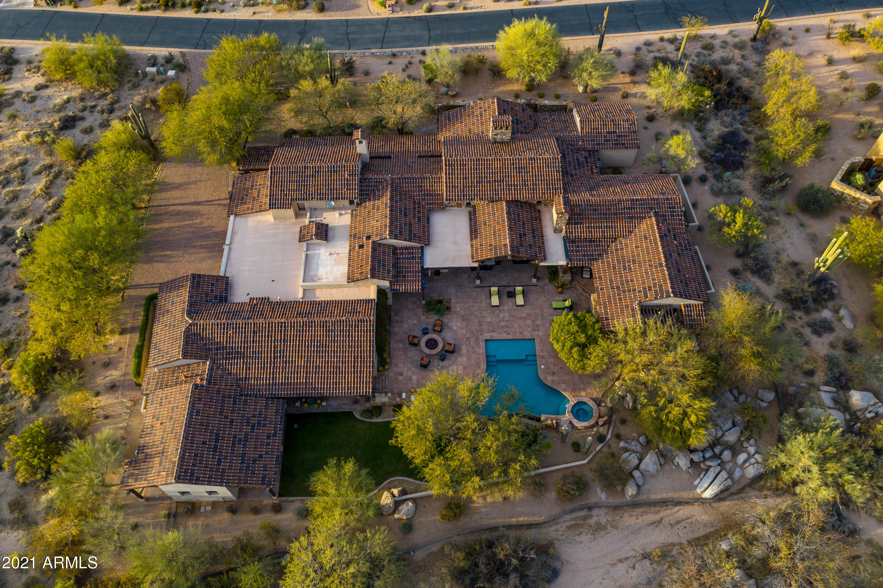 WHISPER ROCK UNIT 2 - Residential