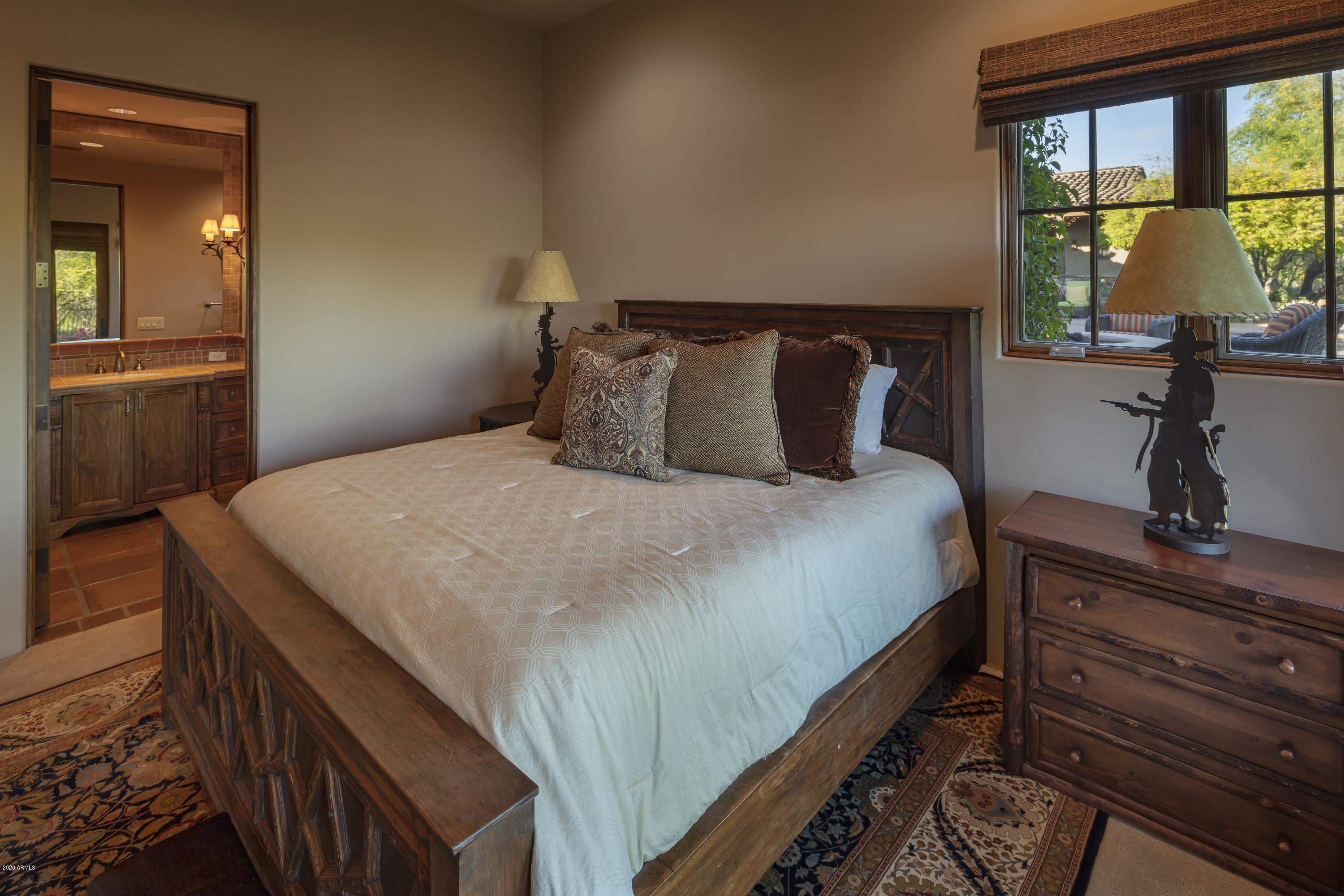 WHISPER ROCK UNIT 2 - Residential
