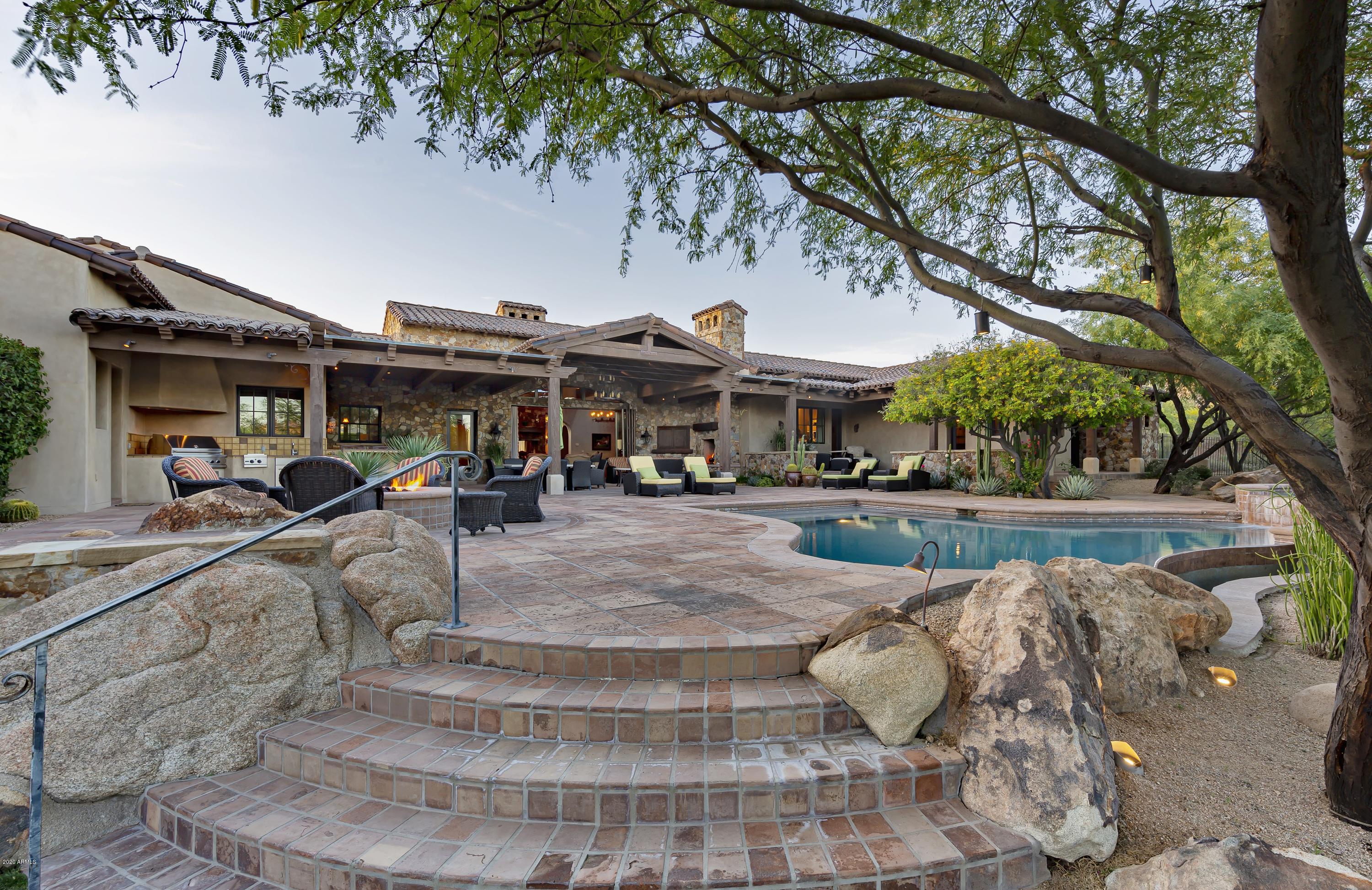 WHISPER ROCK UNIT 2 - Residential