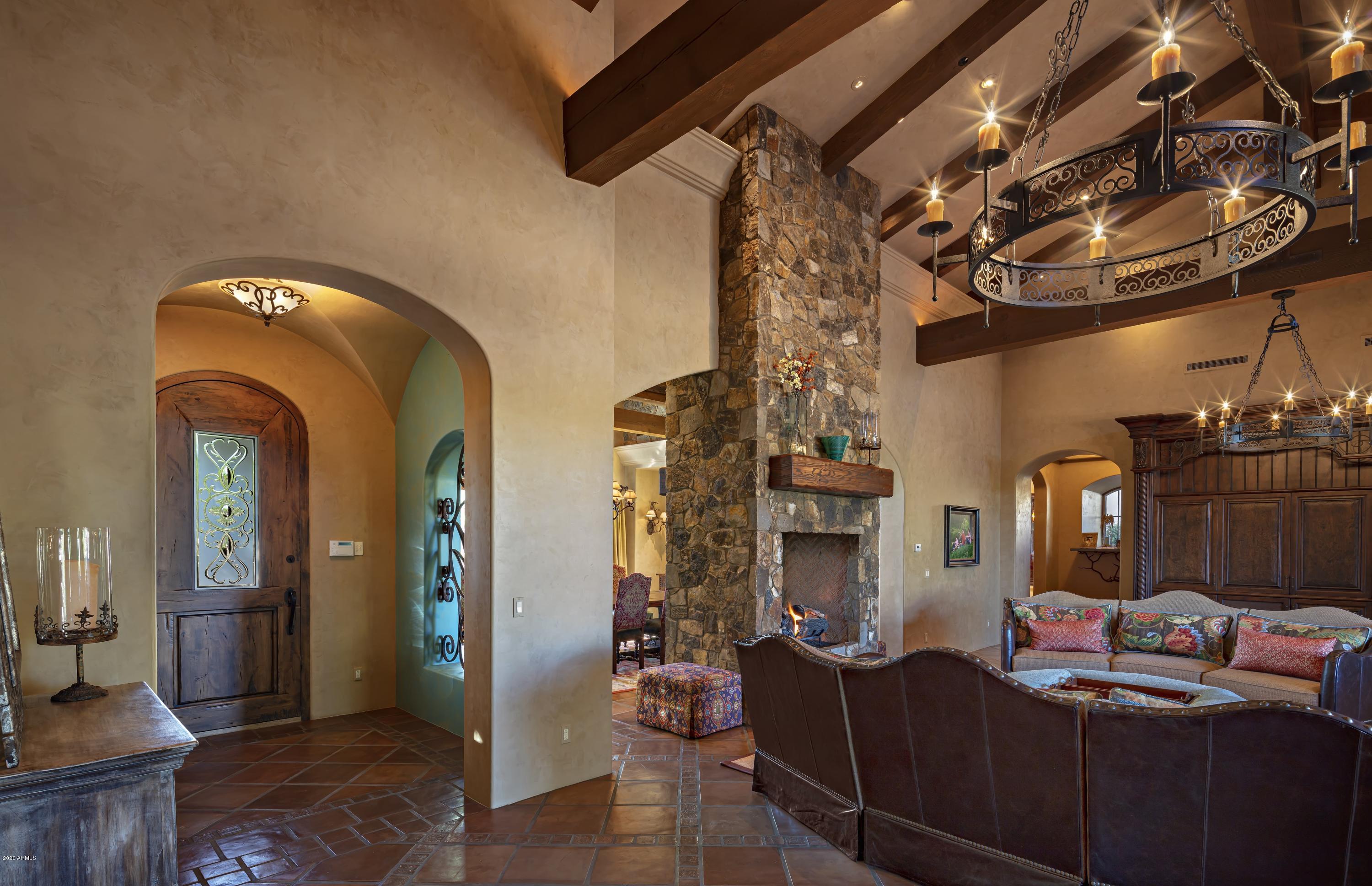 WHISPER ROCK UNIT 2 - Residential