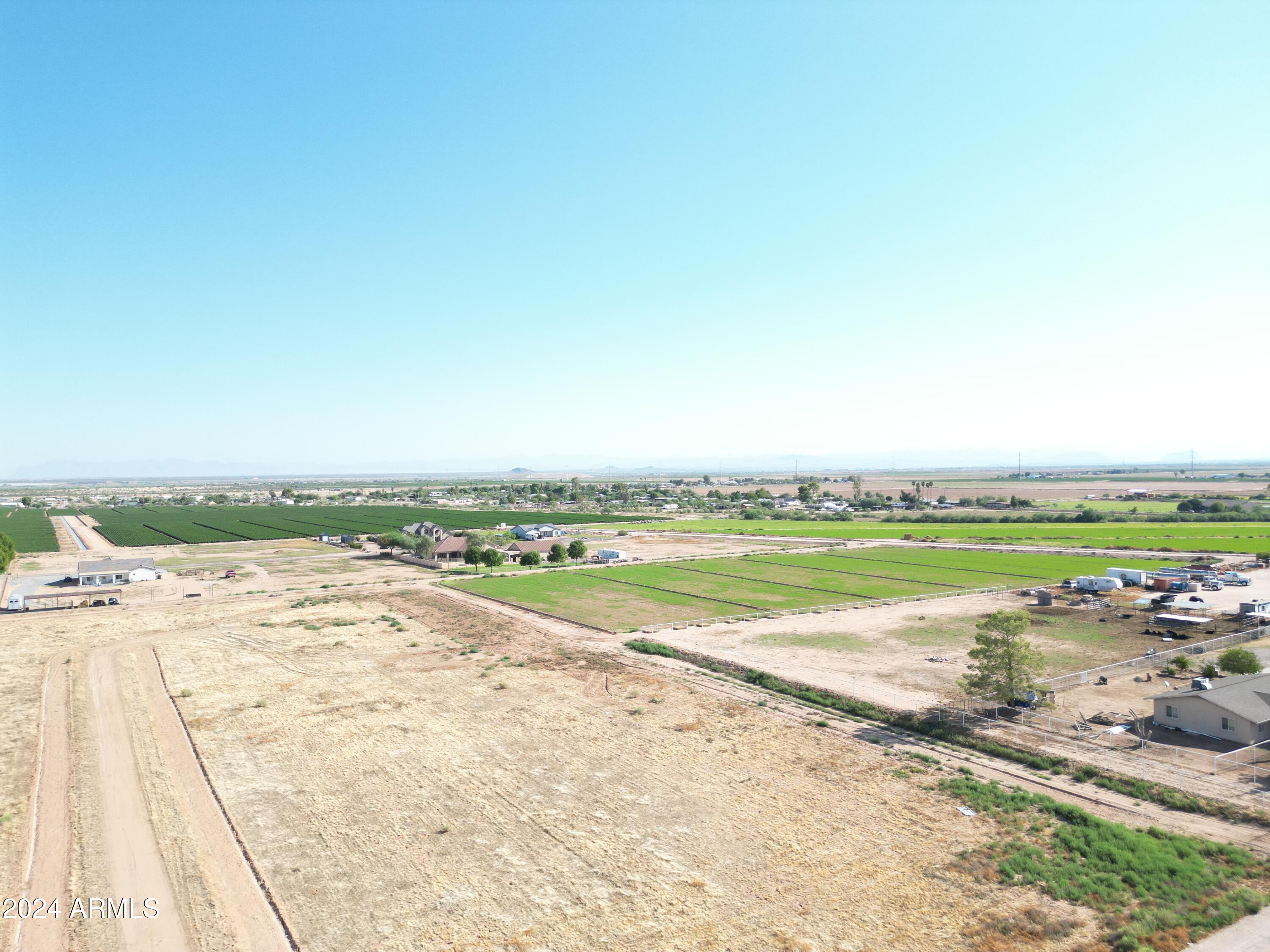 COM @ SW COR OF SEC 20-5S-9E TH N-1333.36 TH E-906 - Land