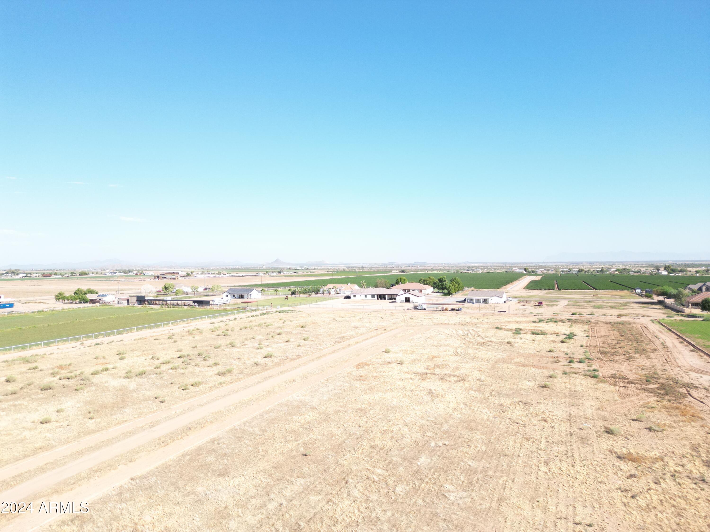 COM @ SW COR OF SEC 20-5S-9E TH N-1333.36 TH E-906 - Land