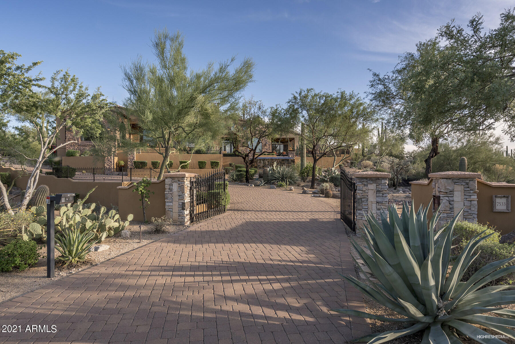LAS SENDAS - Residential