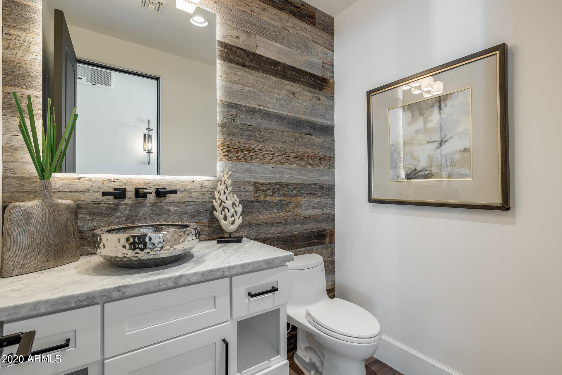 MIRAGE CROSSING - Residential