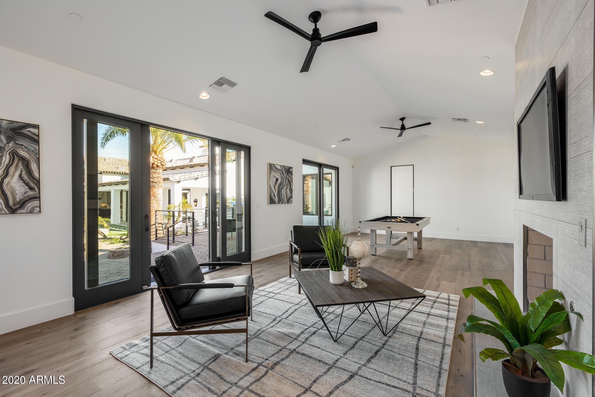 MIRAGE CROSSING - Residential