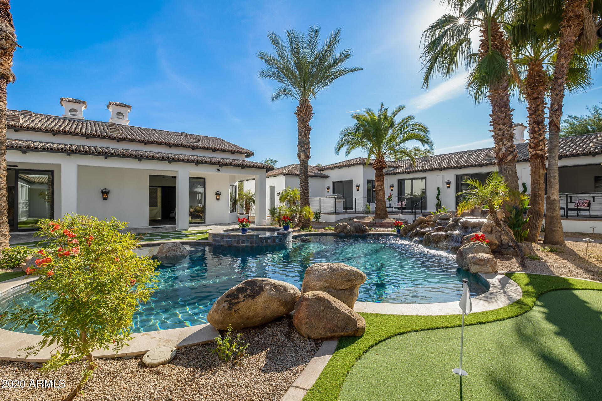 MIRAGE CROSSING - Residential