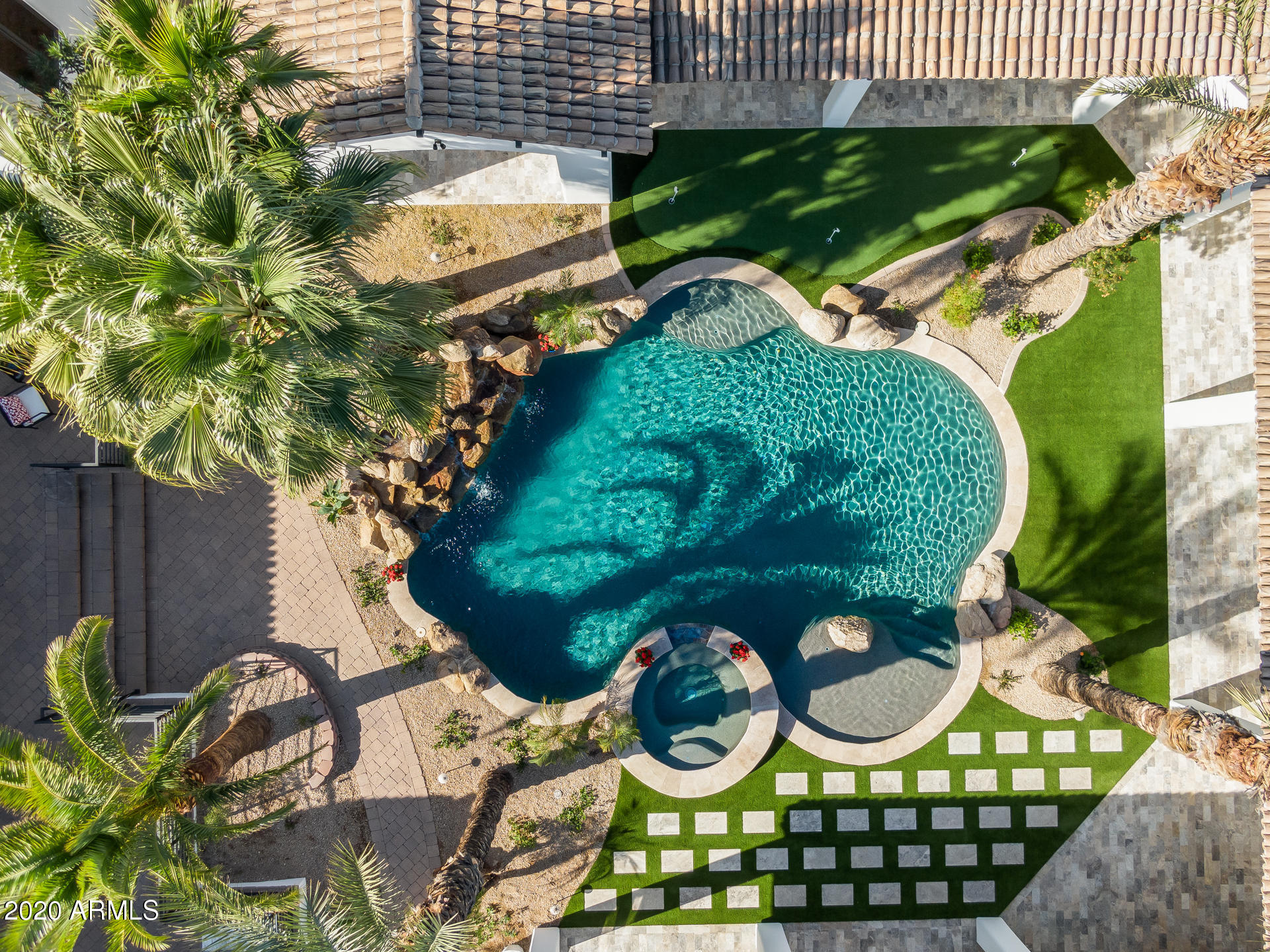 MIRAGE CROSSING - Residential