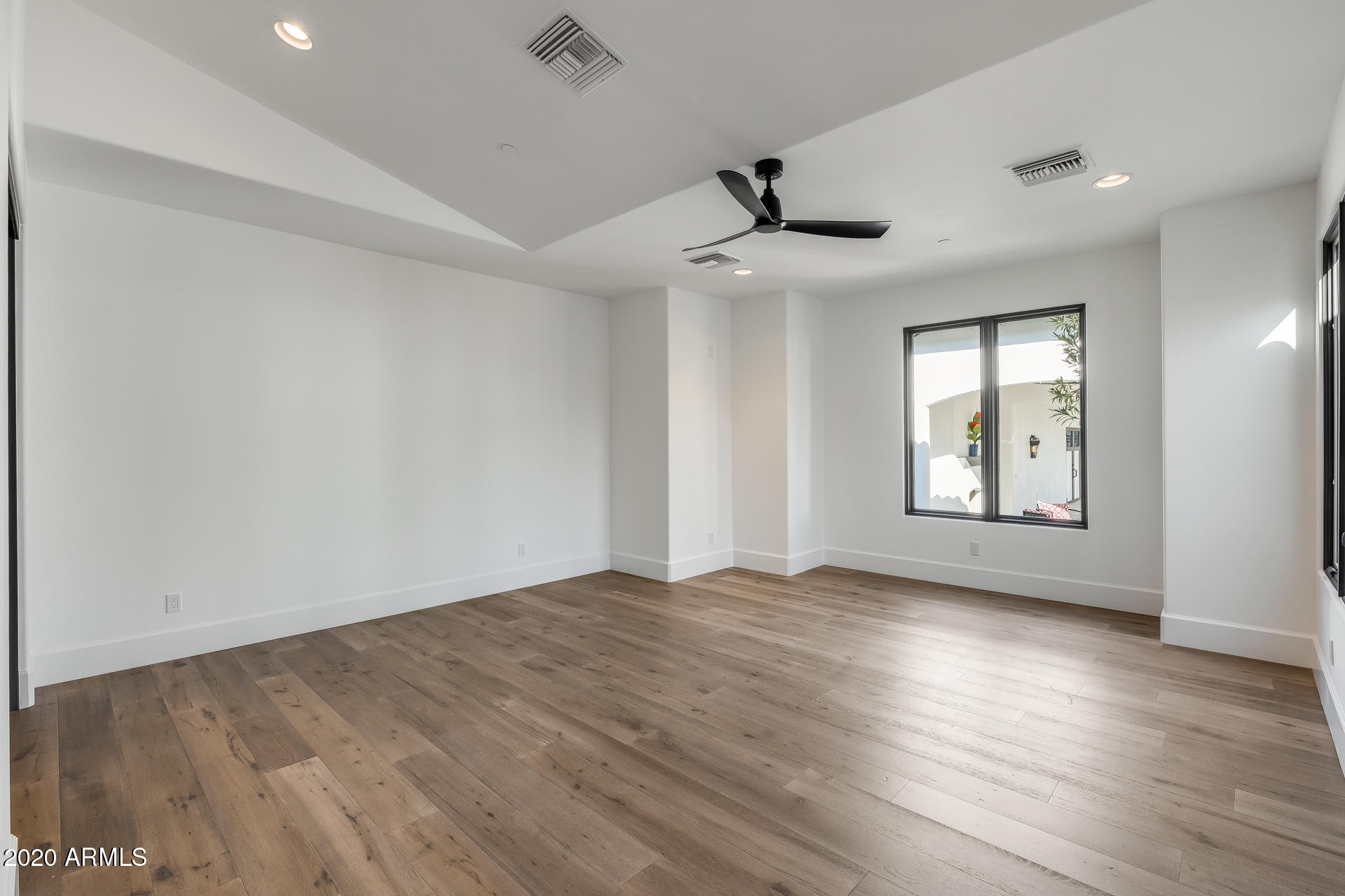 MIRAGE CROSSING - Residential