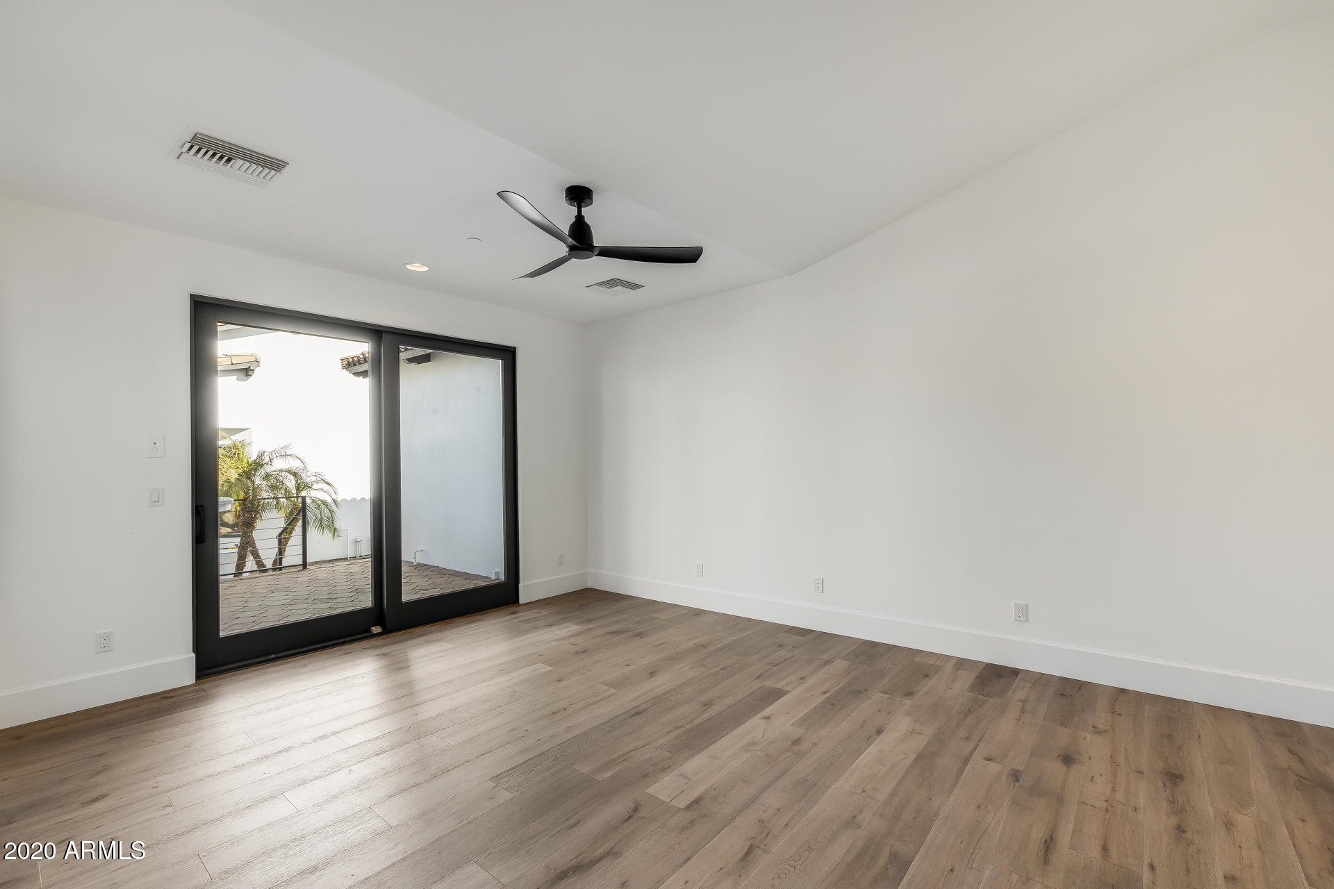 MIRAGE CROSSING - Residential