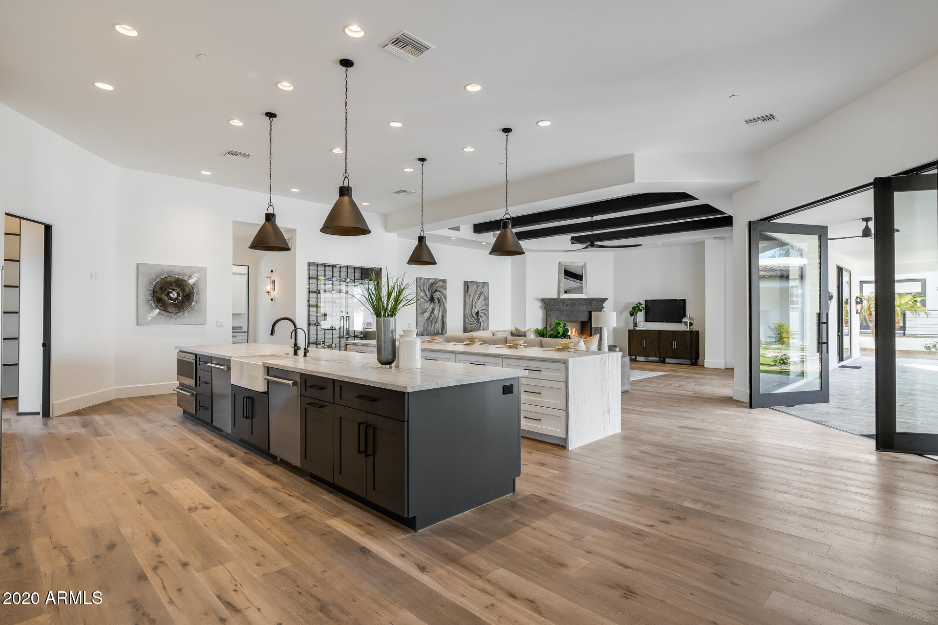 MIRAGE CROSSING - Residential