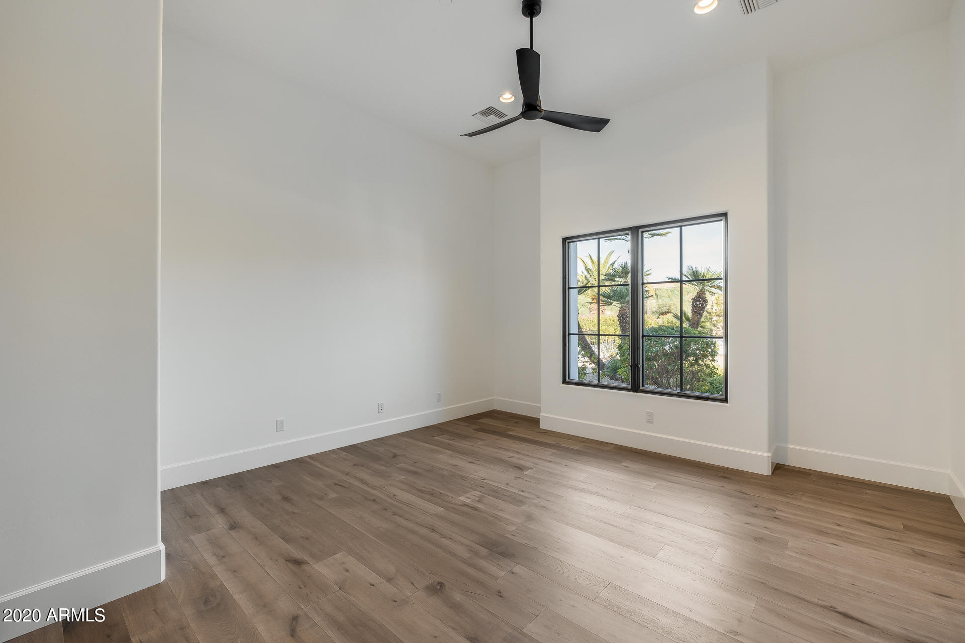 MIRAGE CROSSING - Residential