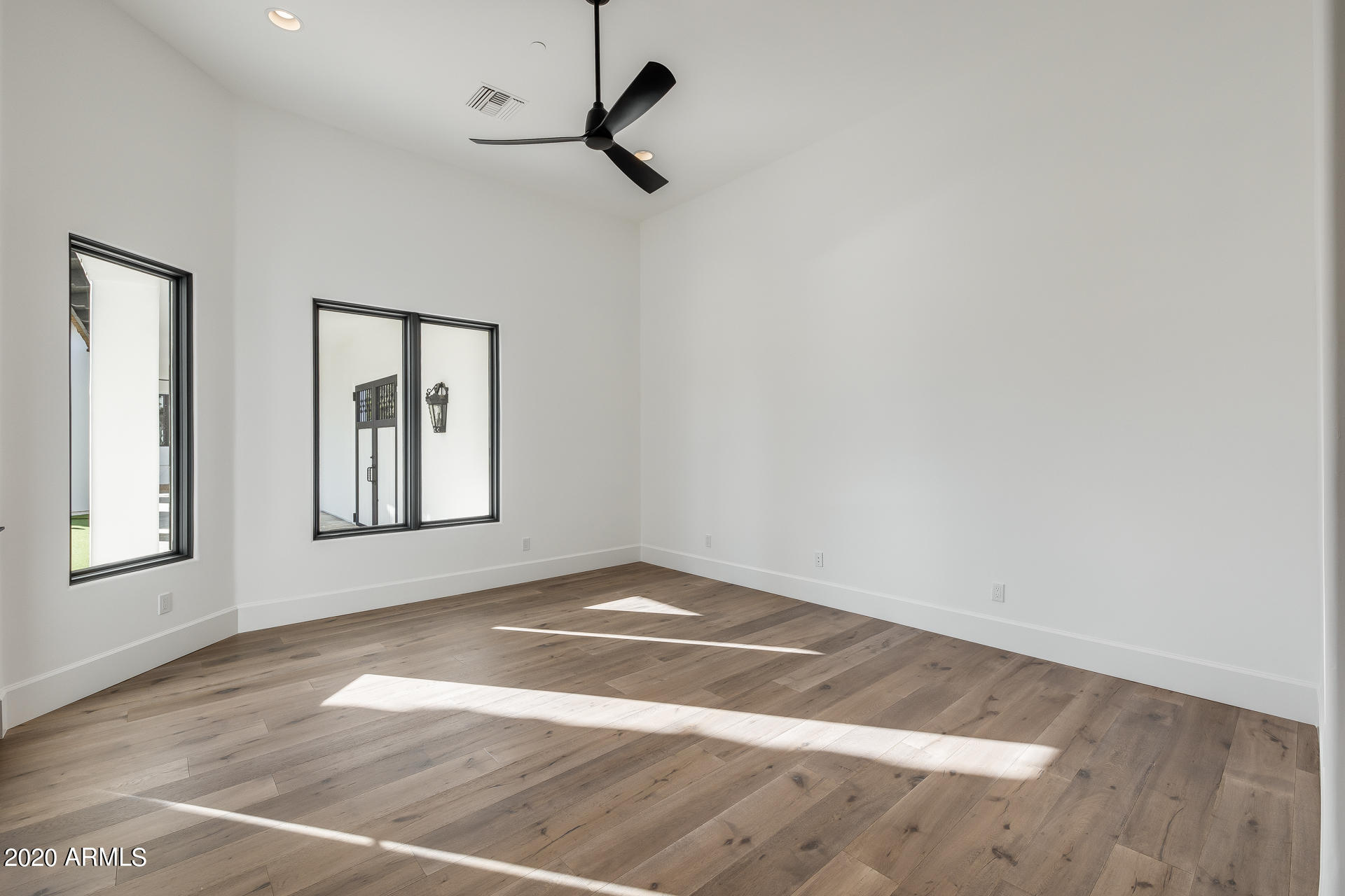 MIRAGE CROSSING - Residential