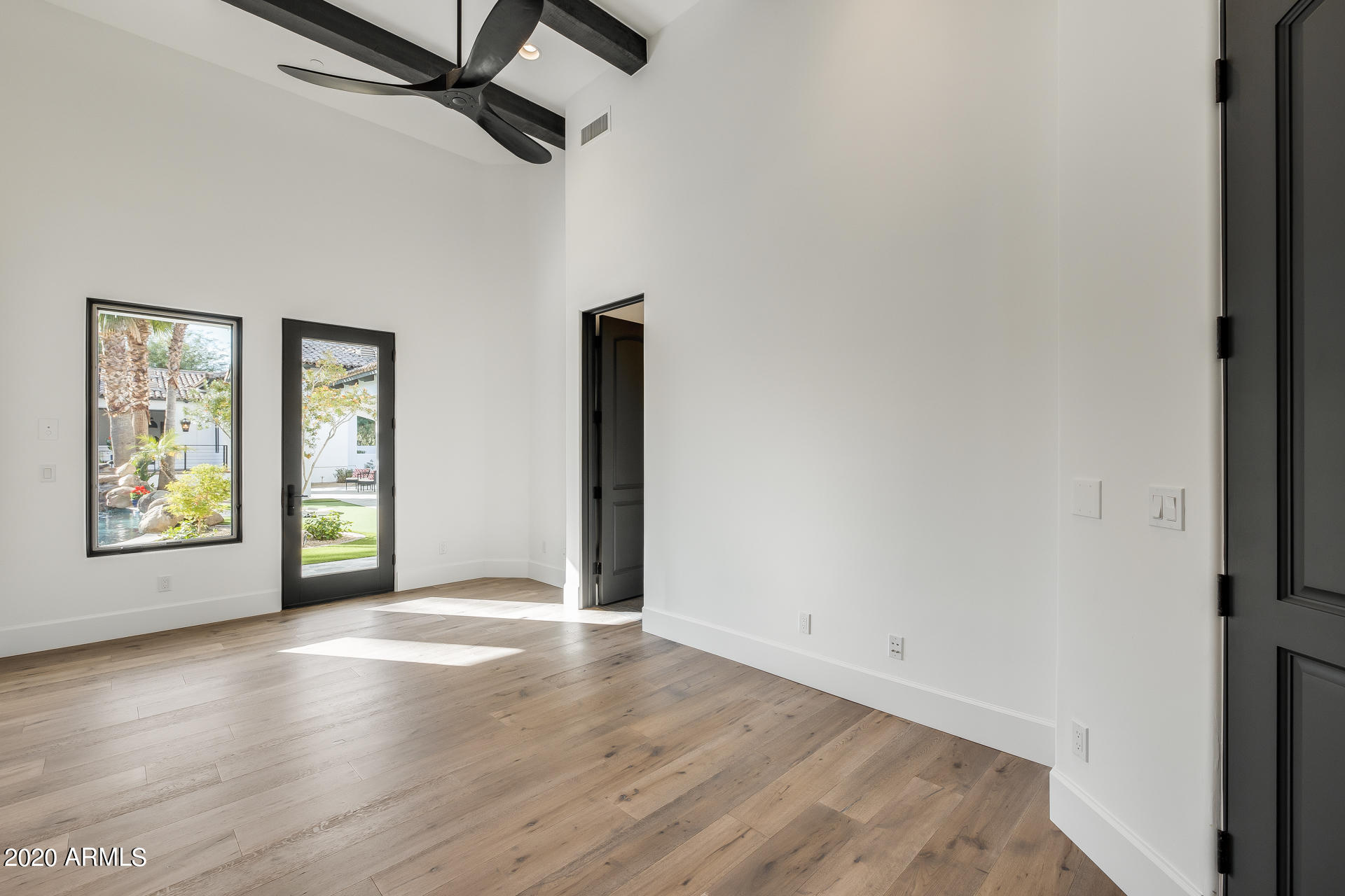 MIRAGE CROSSING - Residential