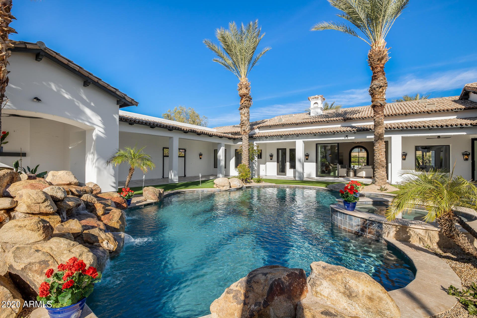 MIRAGE CROSSING - Residential