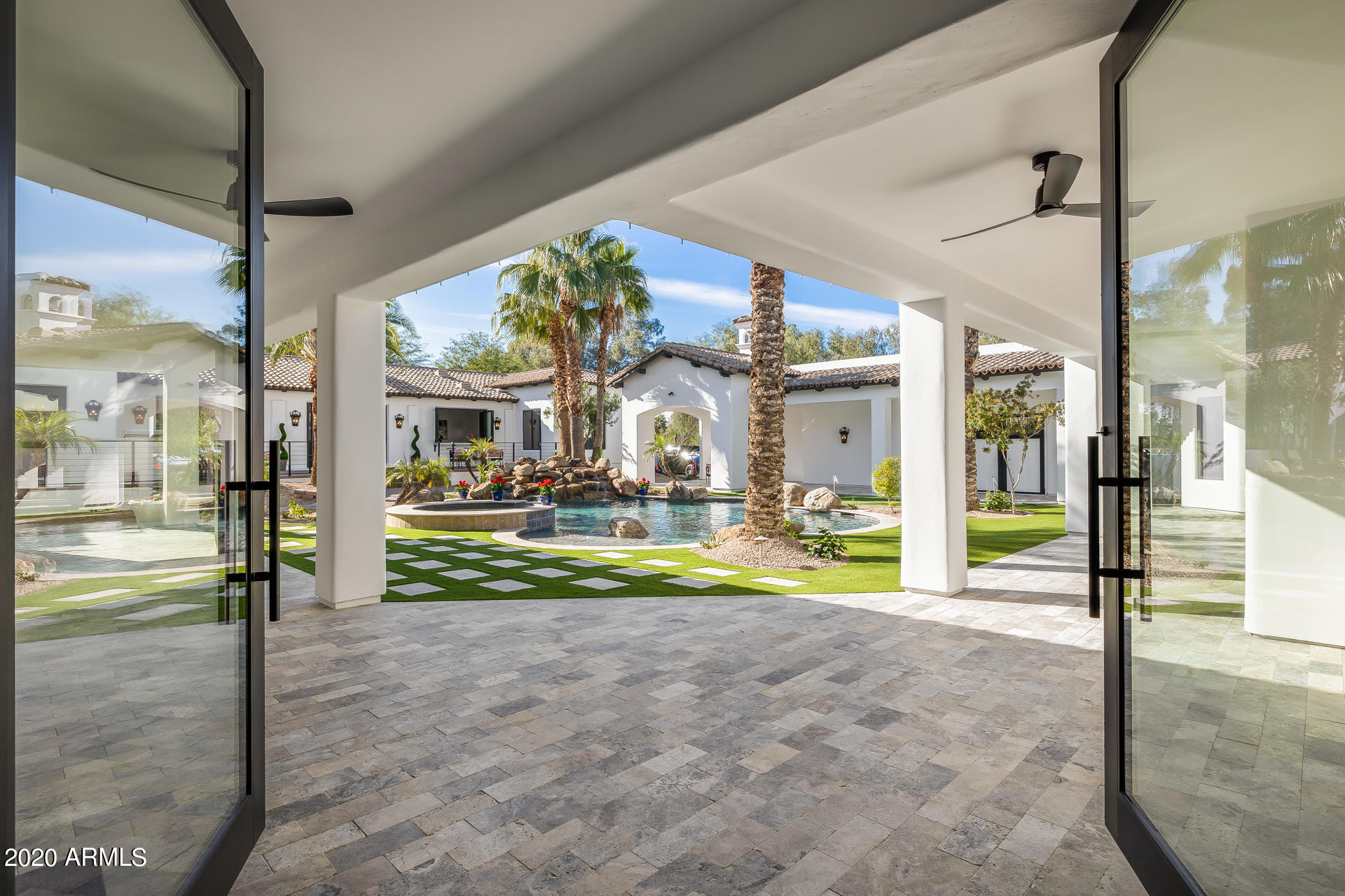 MIRAGE CROSSING - Residential