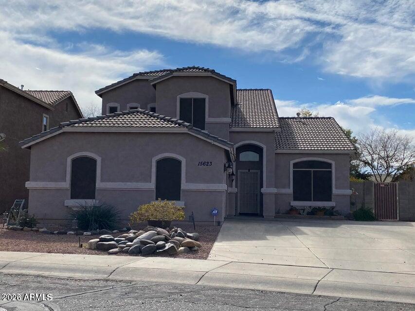 Freshky painted and cleaned. Granite Countertops,, Stainless steel appliances,  center island kitchen, 3 full baths, 2.5 car garage, eat-in-kitchen,
kitchen family room combination, office/bedroom downstairs, covered patio, 
Close to 303 Freeway and easy drive to TSMC very over-sized 2 car garage.