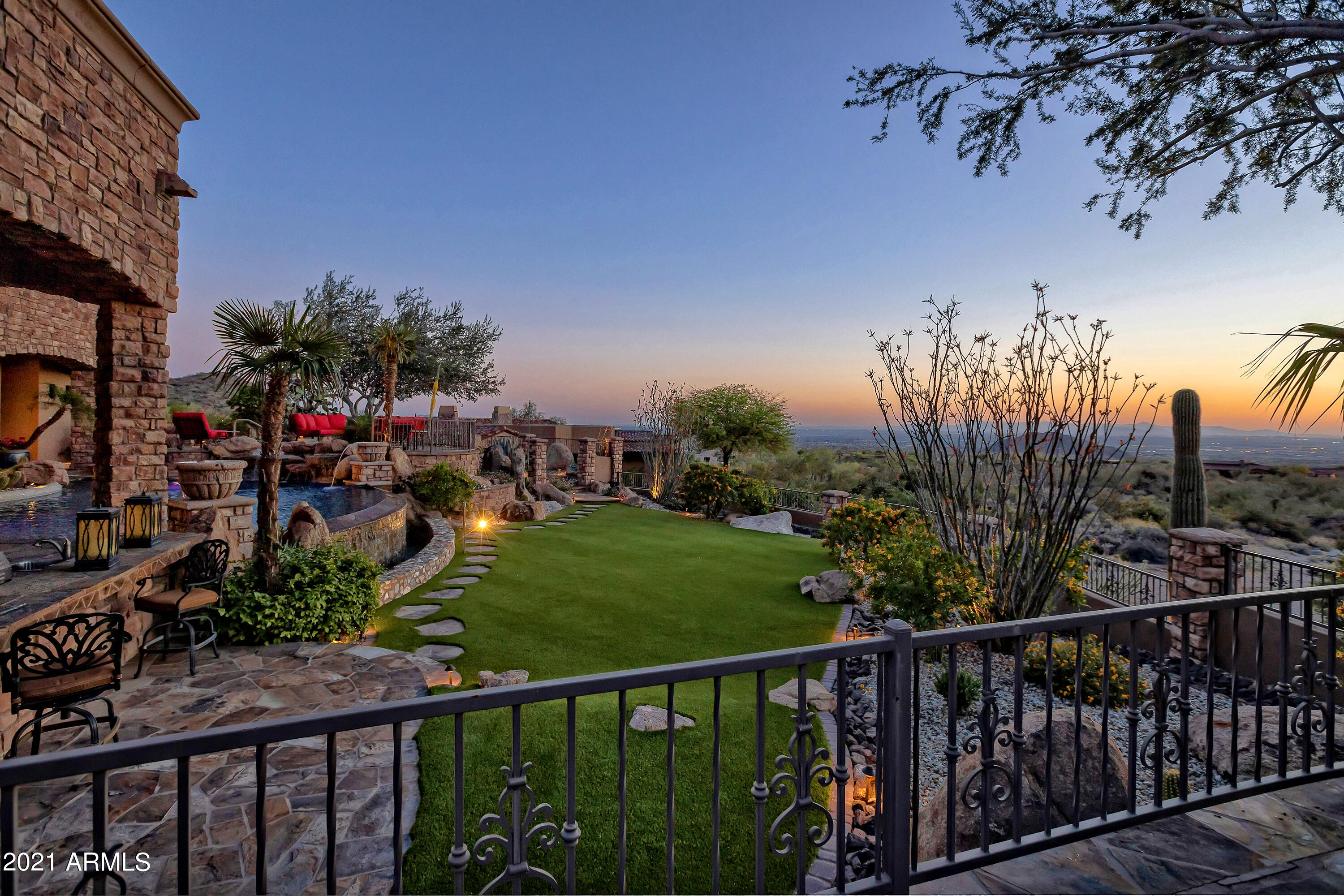 DIAMOND POINT AT LAS SENDAS MOUNTAIN - Residential