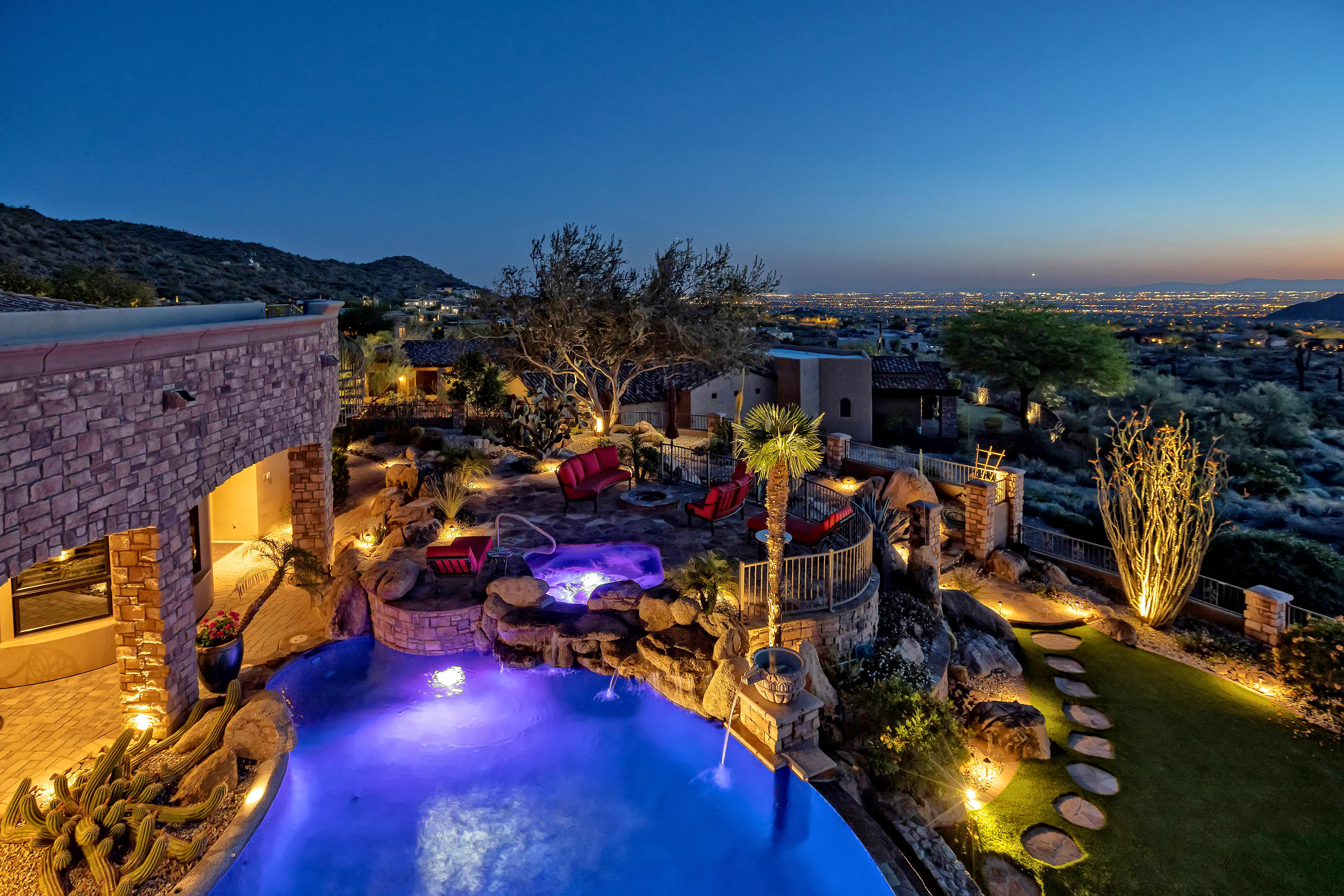 DIAMOND POINT AT LAS SENDAS MOUNTAIN - Residential