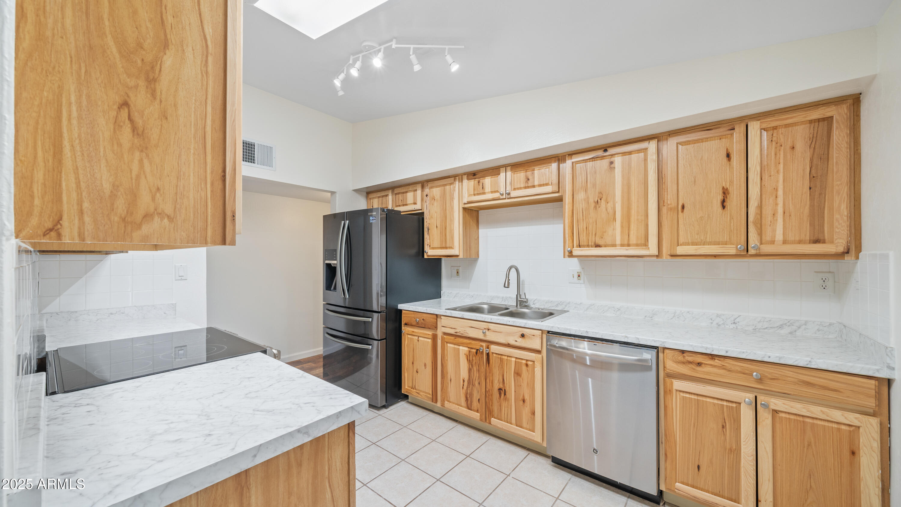 GARDEN CANYON 2 - Residential