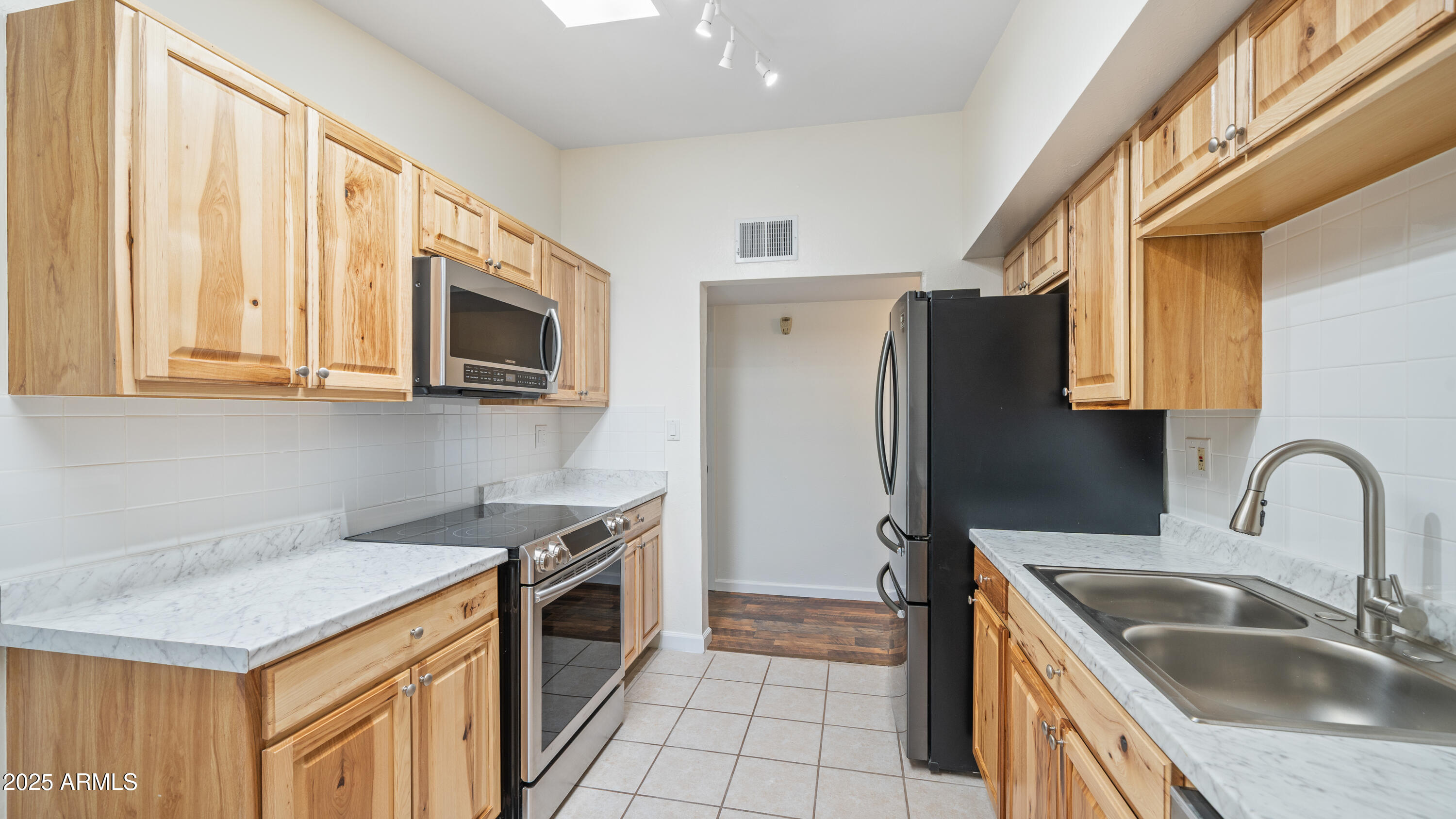 GARDEN CANYON 2 - Residential