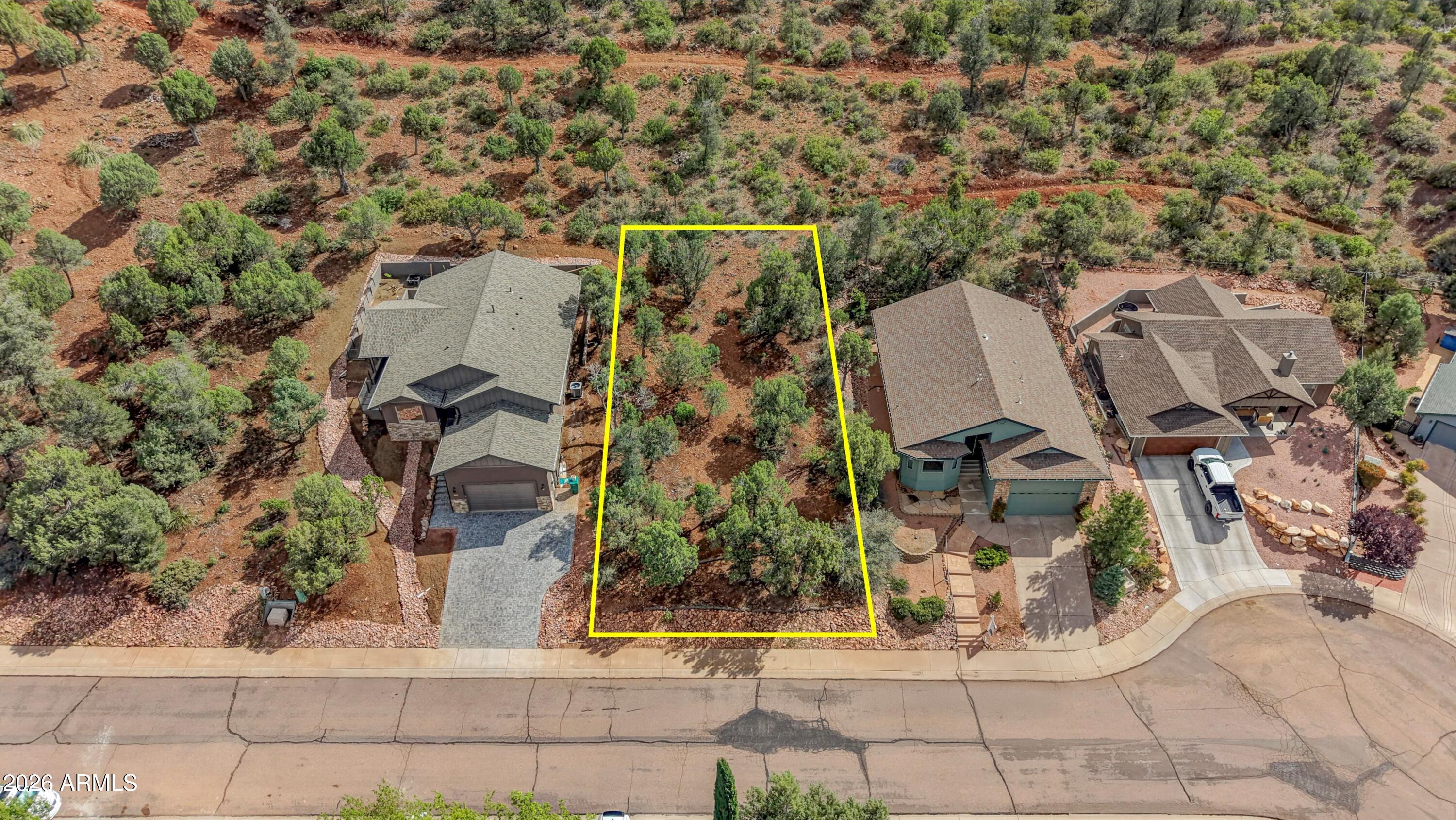 Perfect spot for your dream home, with beautiful views of town and Mogollon Rim. Lot has gradual slope, surrounded by custom homes. Backs undeveloped land.