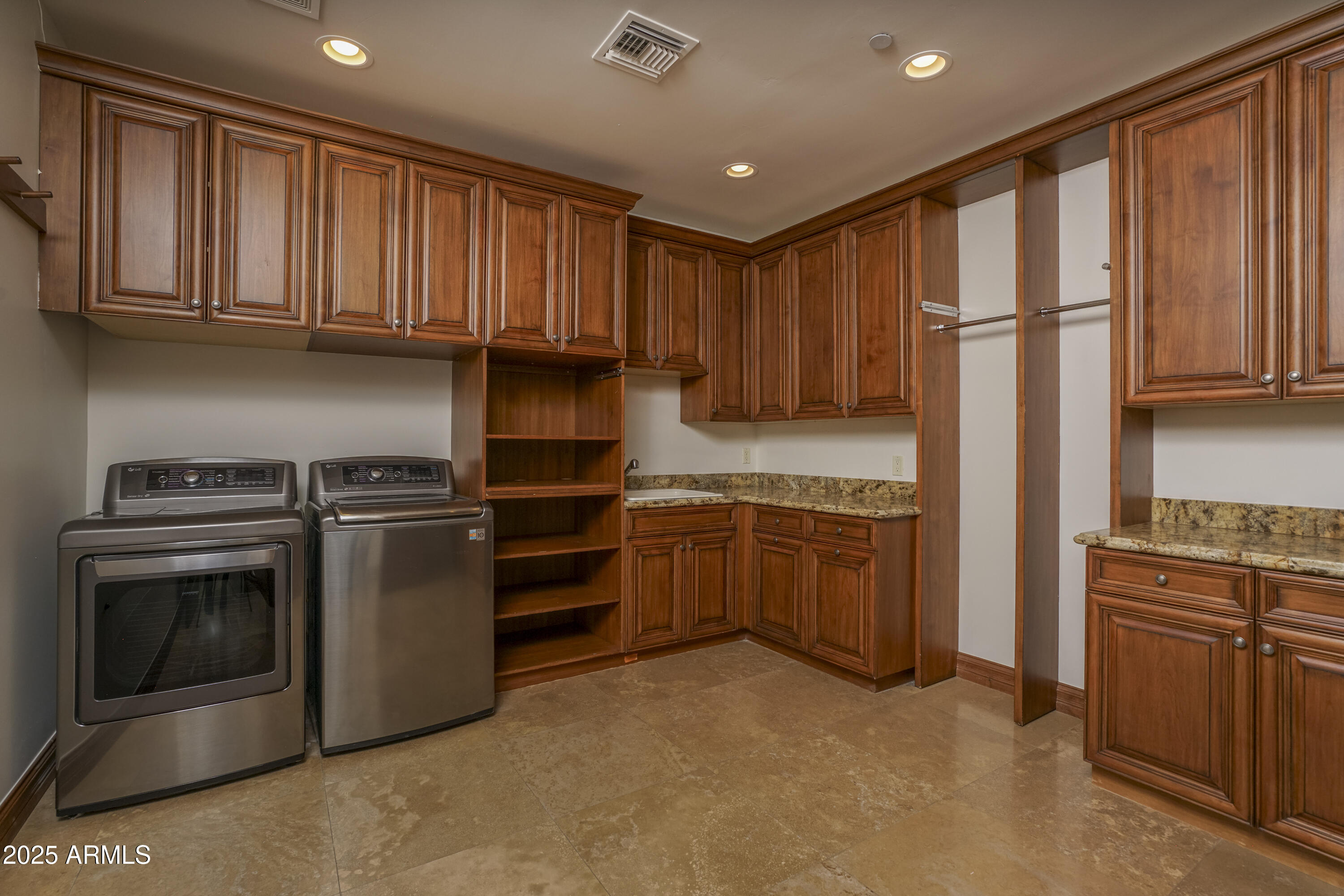 PANAROMA ESTATES - Residential